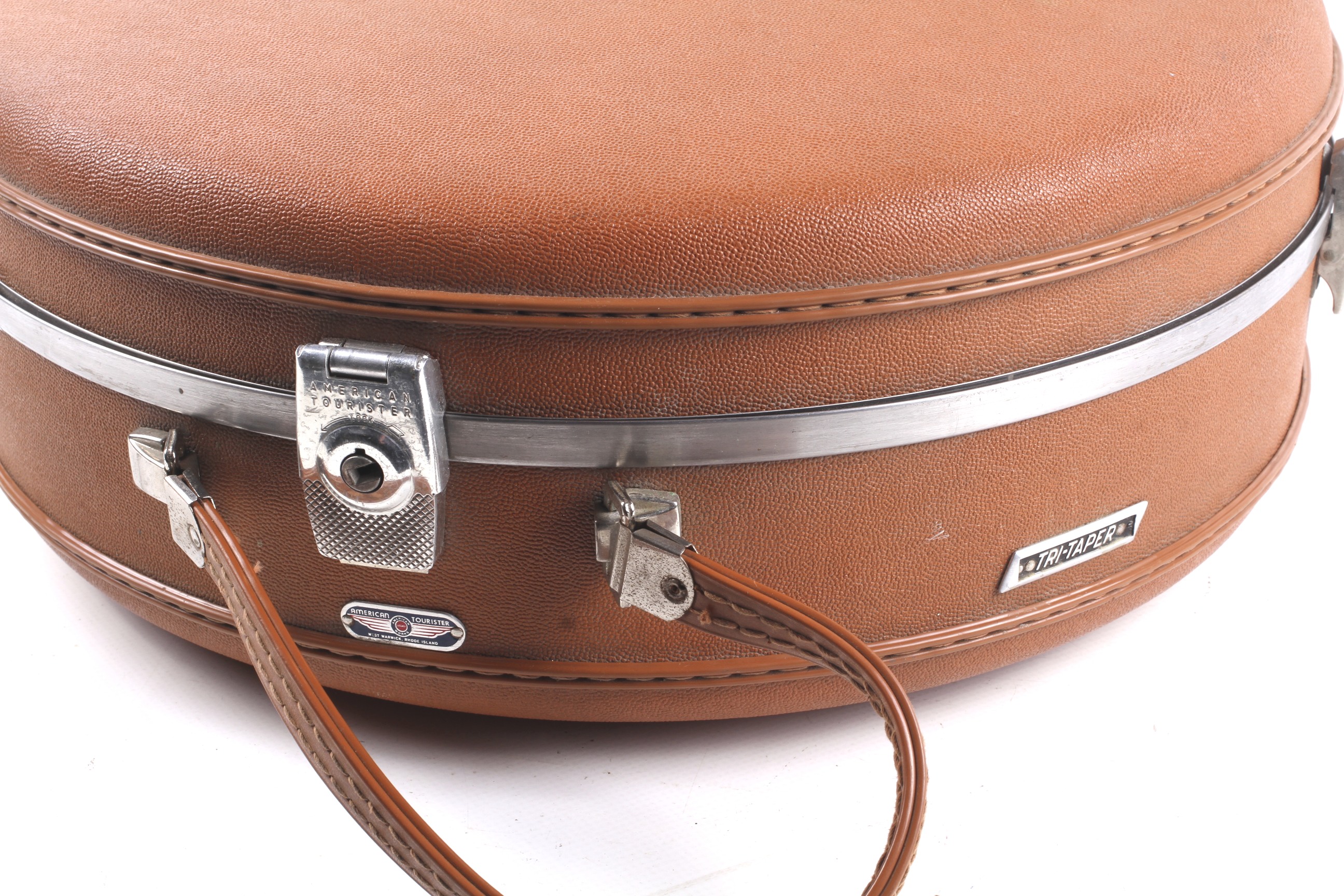 A vintage 'American Tourister Tri-Taper' vanity or travelling bag. - Image 2 of 3