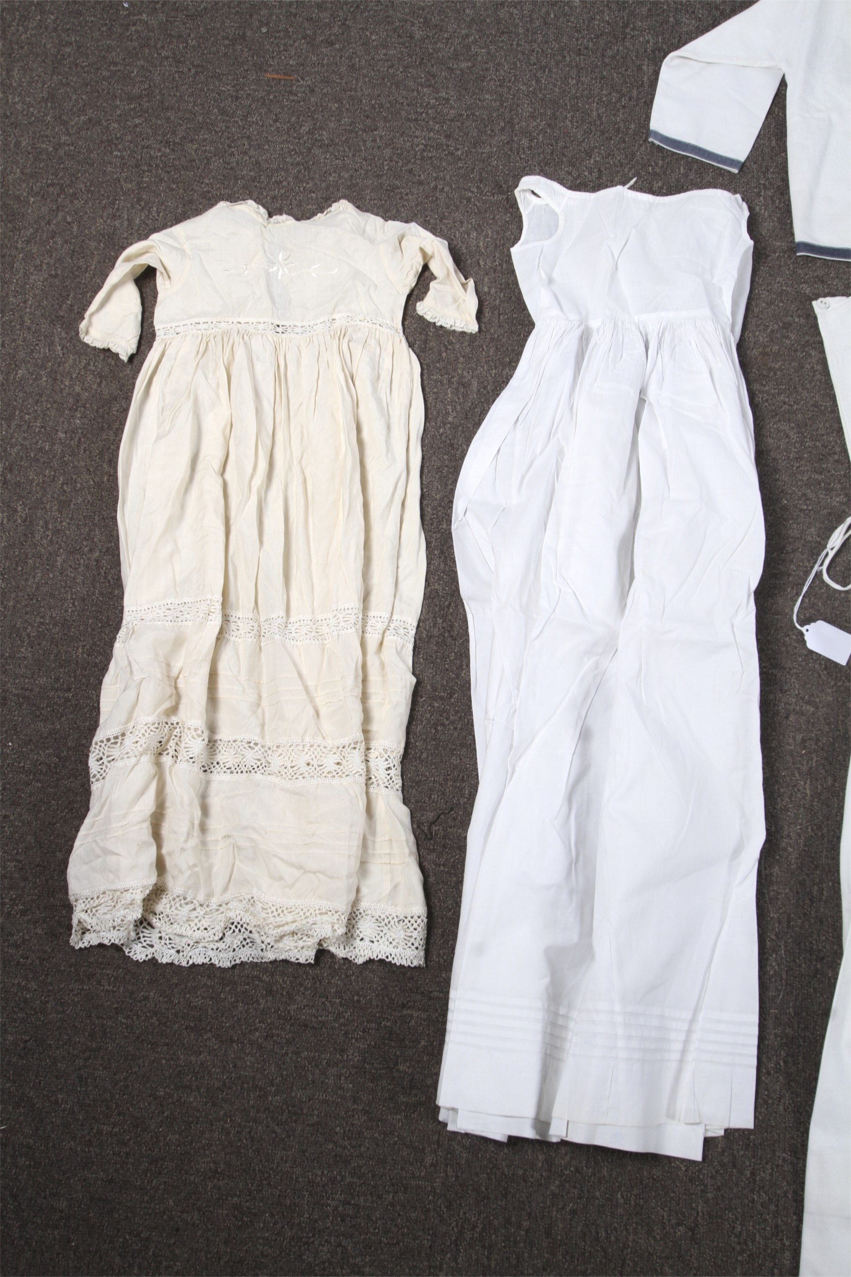 A selection of children's vintage clothing. - Image 2 of 4