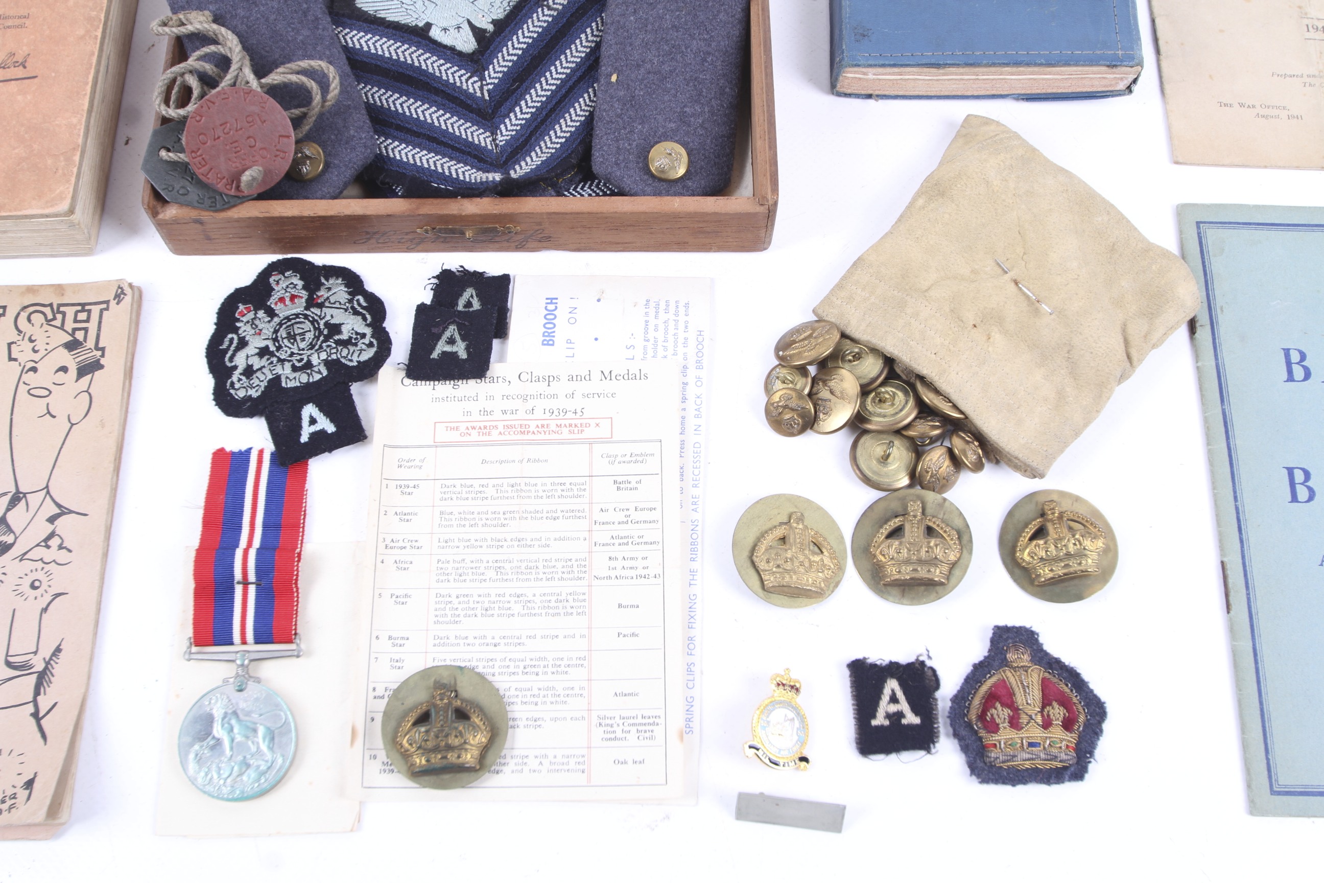 A group of WWII military items. - Image 2 of 5