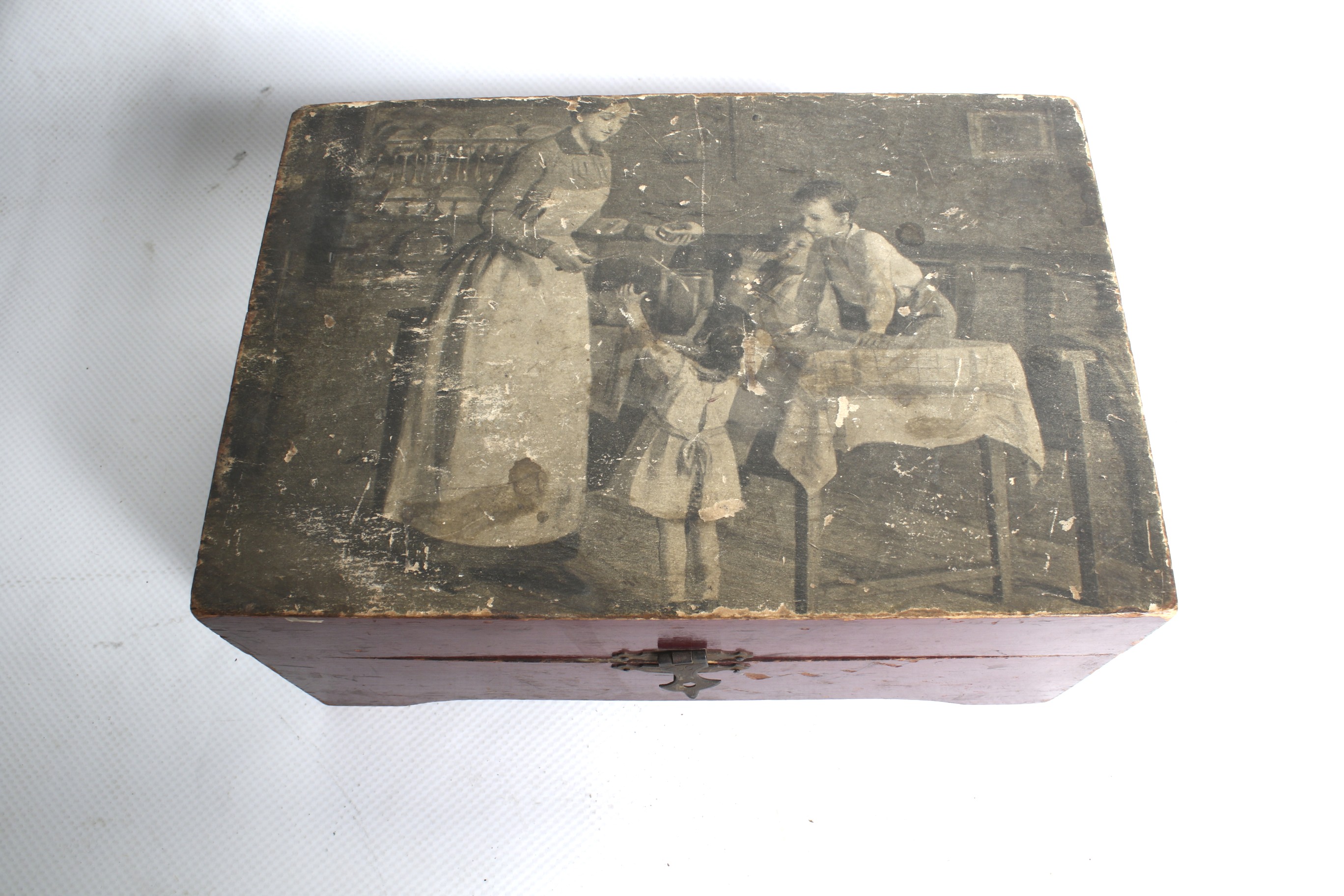 A clockwork musical box with three discs. In a wooden box with print lid. - Image 4 of 4