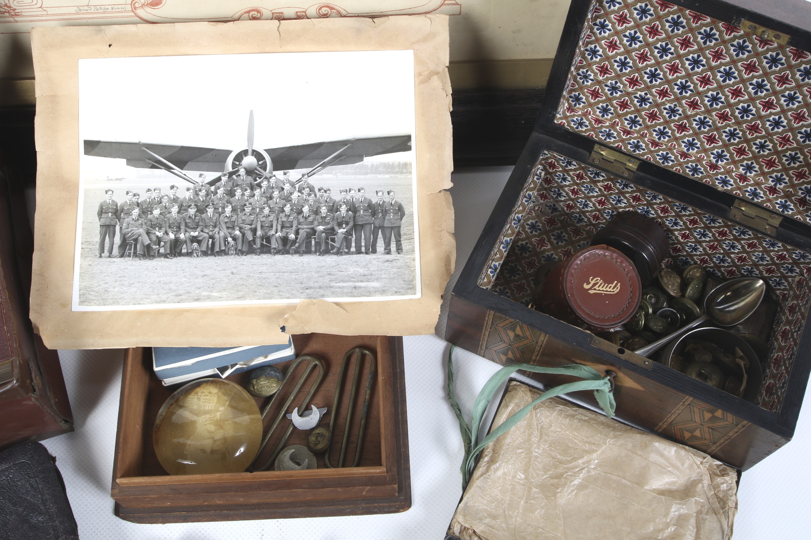 A group of WWI medals, WWII buttons, and other items. - Image 2 of 3