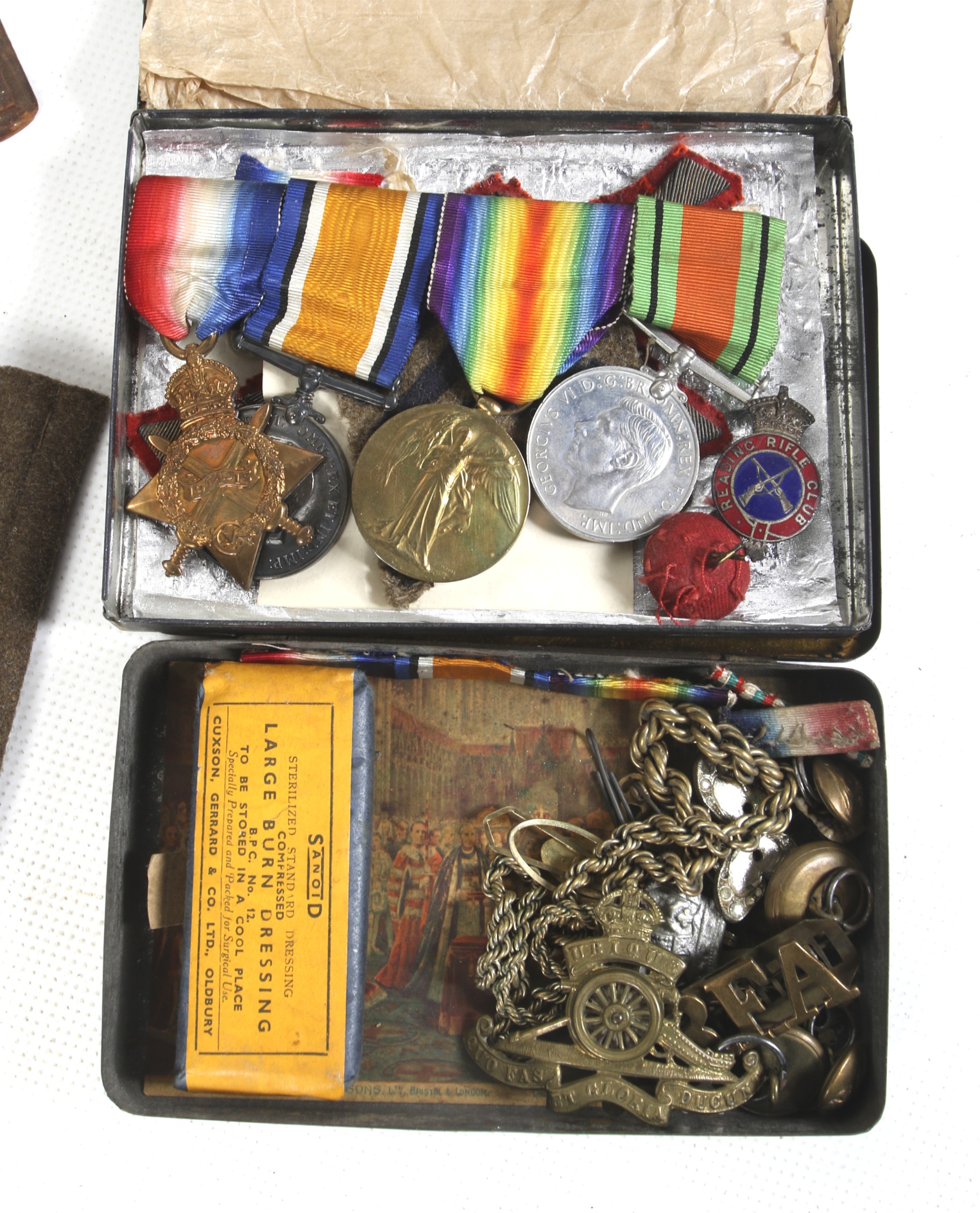 A group of WWI medals, WWII buttons, and other items. - Image 3 of 3