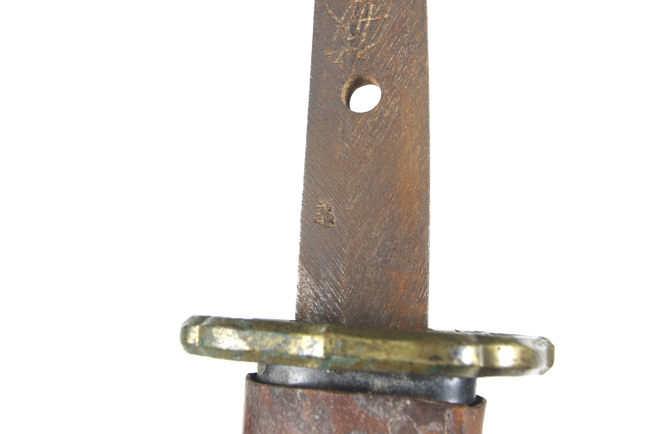 A Japanese WWII military 'gunto' Katana sword. - Image 8 of 16