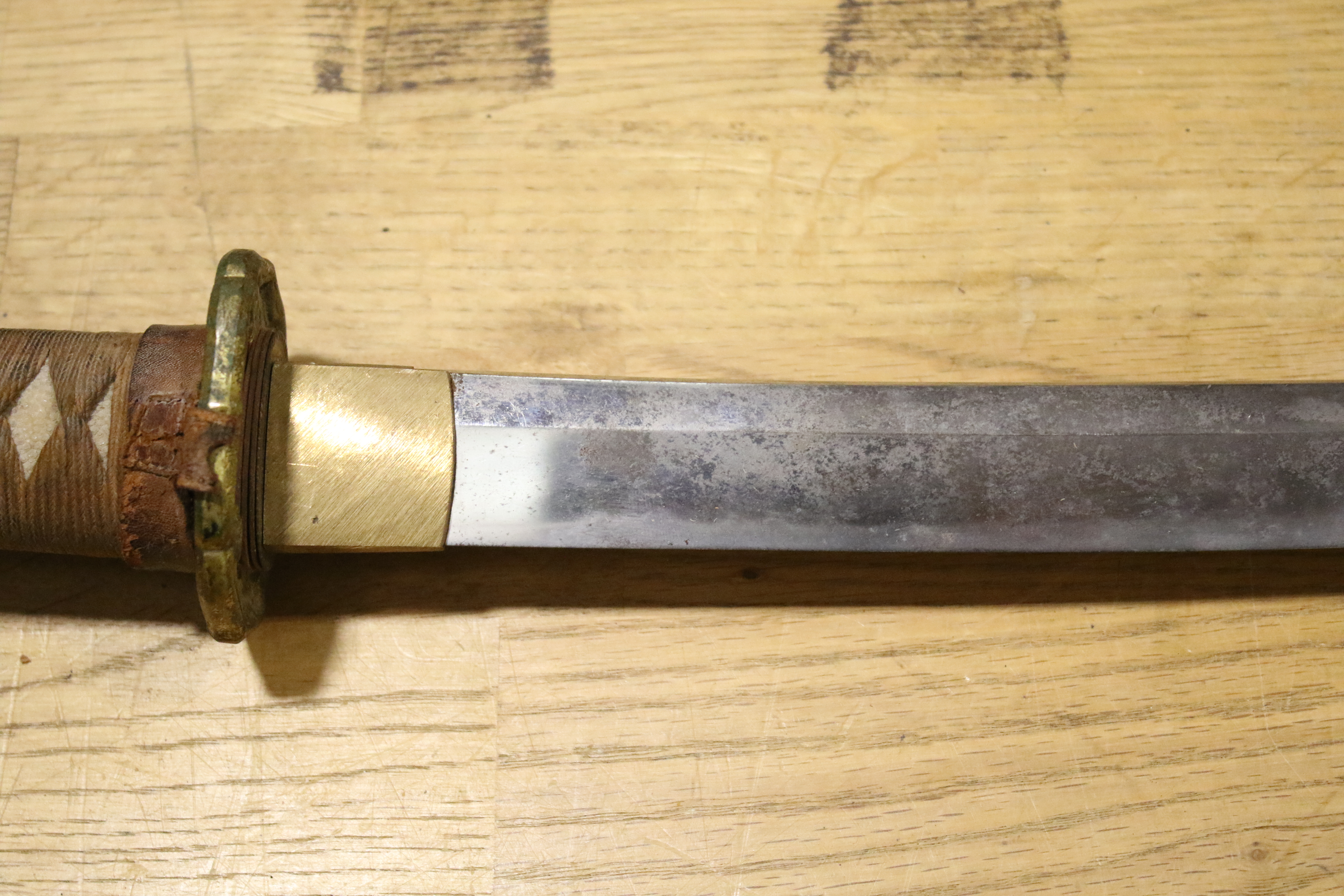 A Japanese WWII military 'gunto' Katana sword. - Image 9 of 16