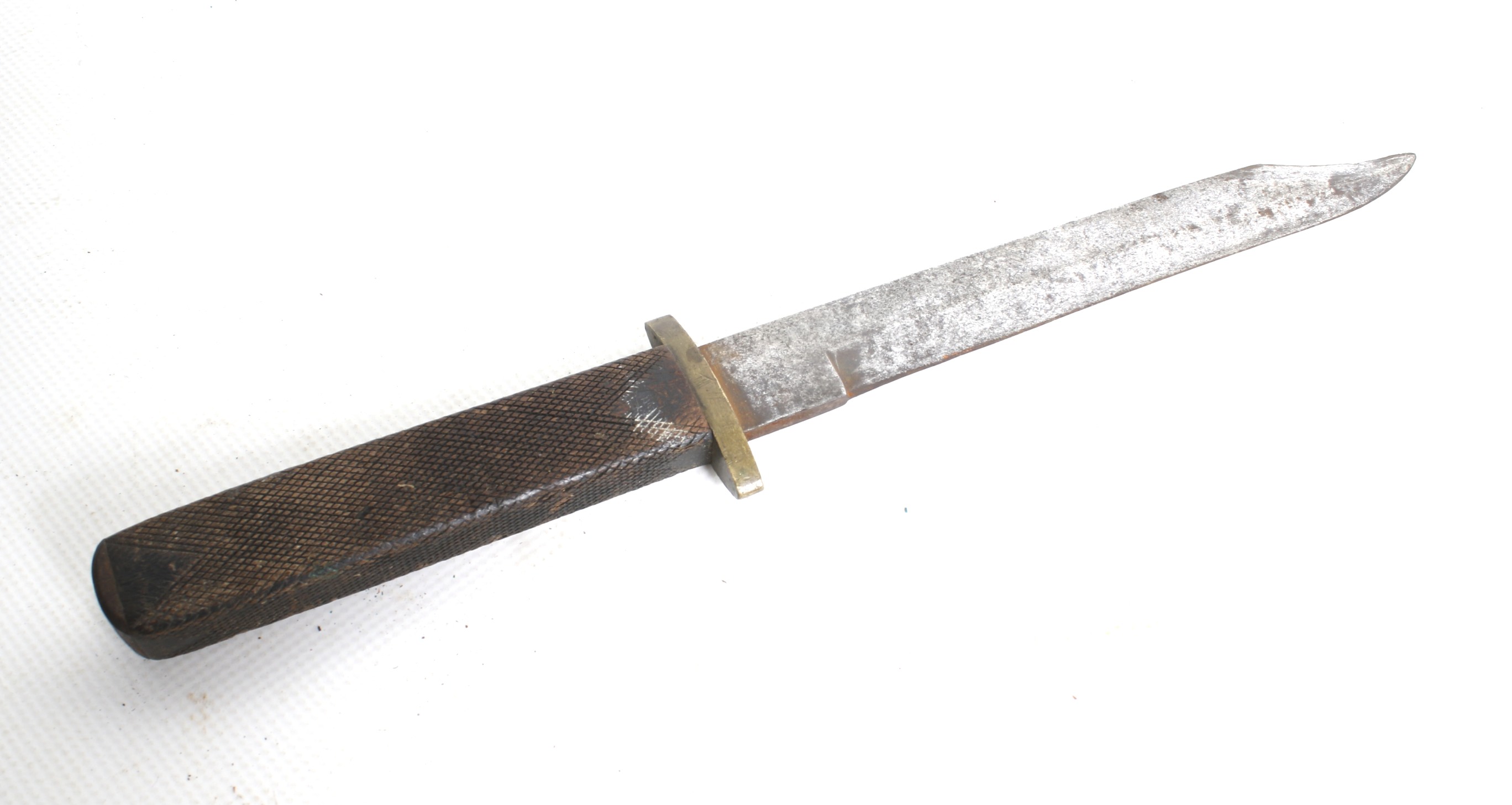 A possibly American WWII period dagger. With crosshatched handle, brass pommel, no marks, - Image 3 of 3
