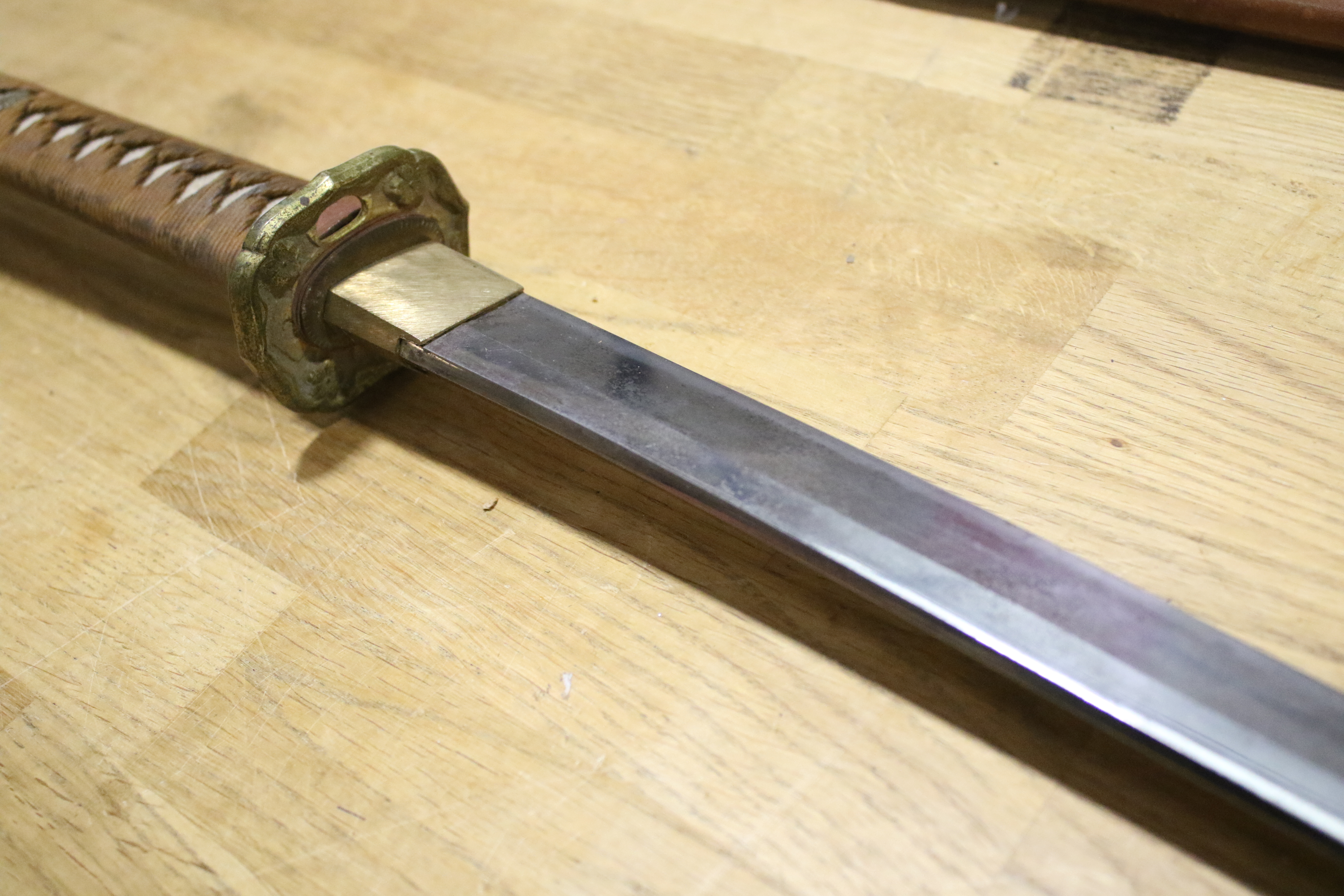 A Japanese WWII military 'gunto' Katana sword. - Image 14 of 16