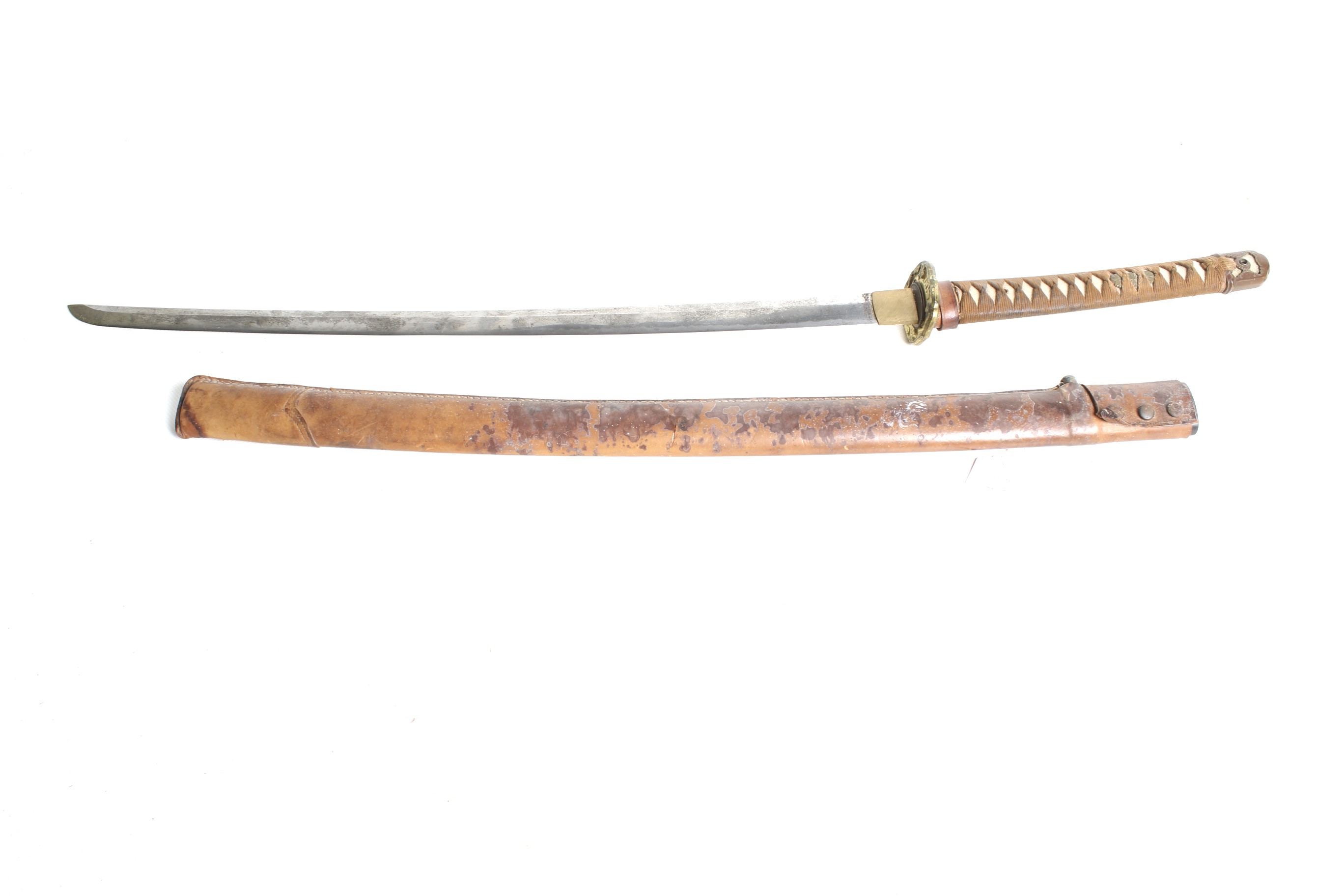 A Japanese WWII military 'gunto' Katana sword. - Image 2 of 16
