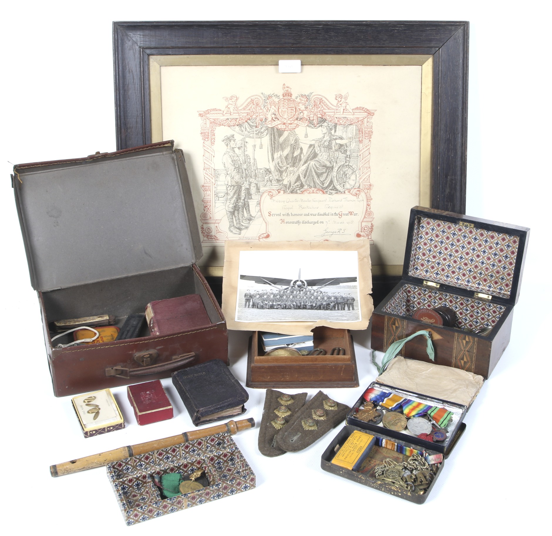 A group of WWI medals, WWII buttons, and other items.