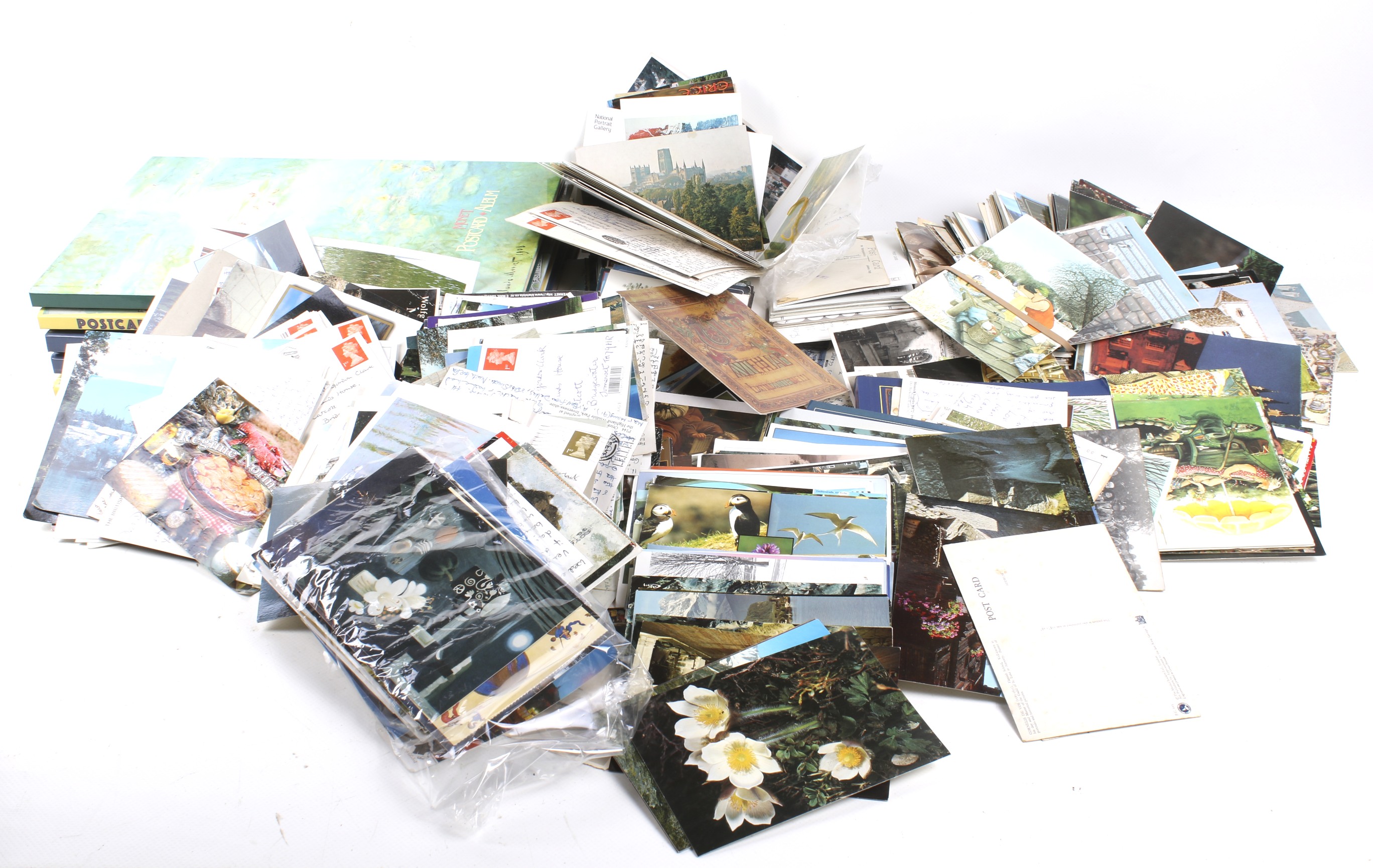 A large collection of assorted postcards and five modern albums.