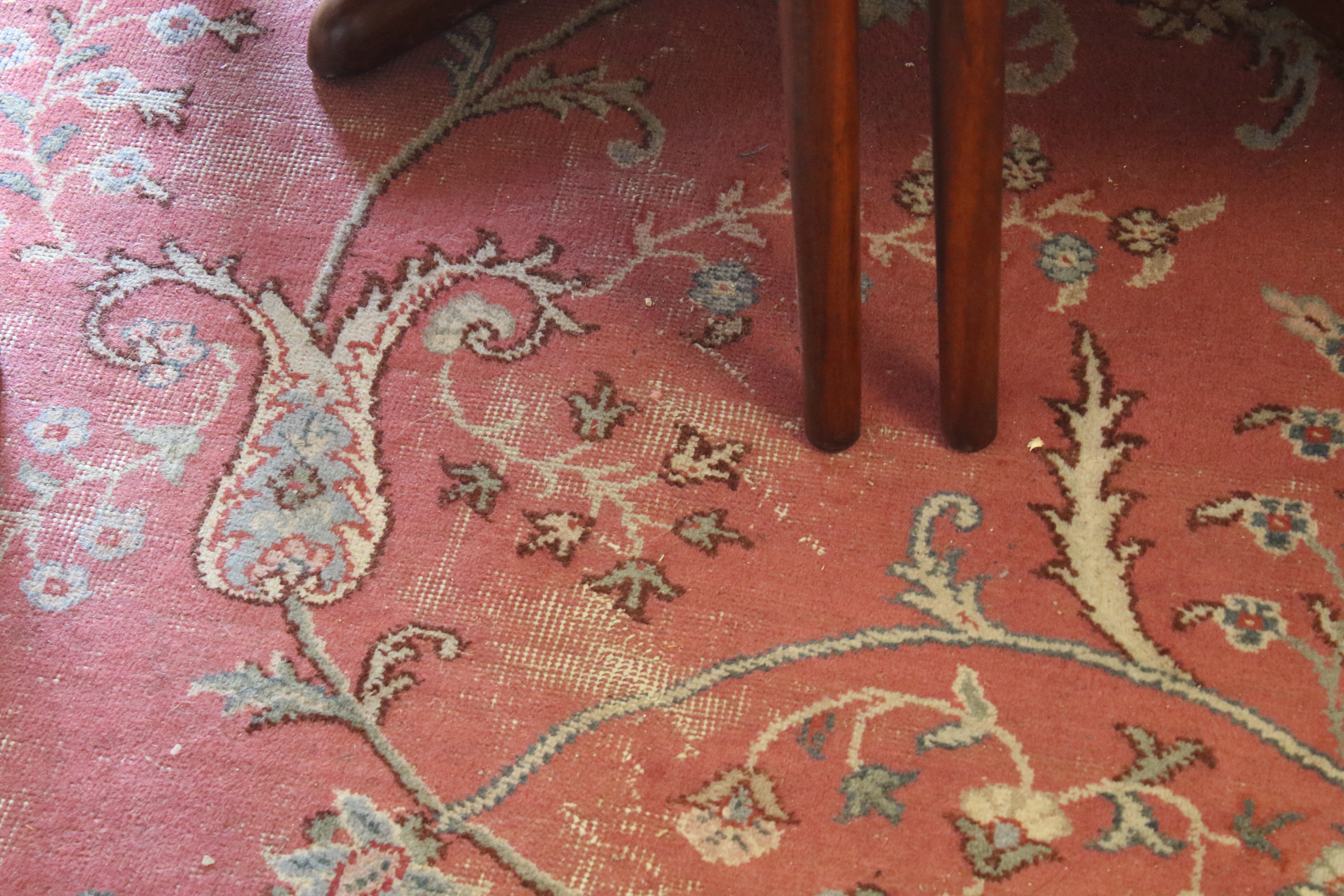 A large Persian rug. - Image 10 of 15