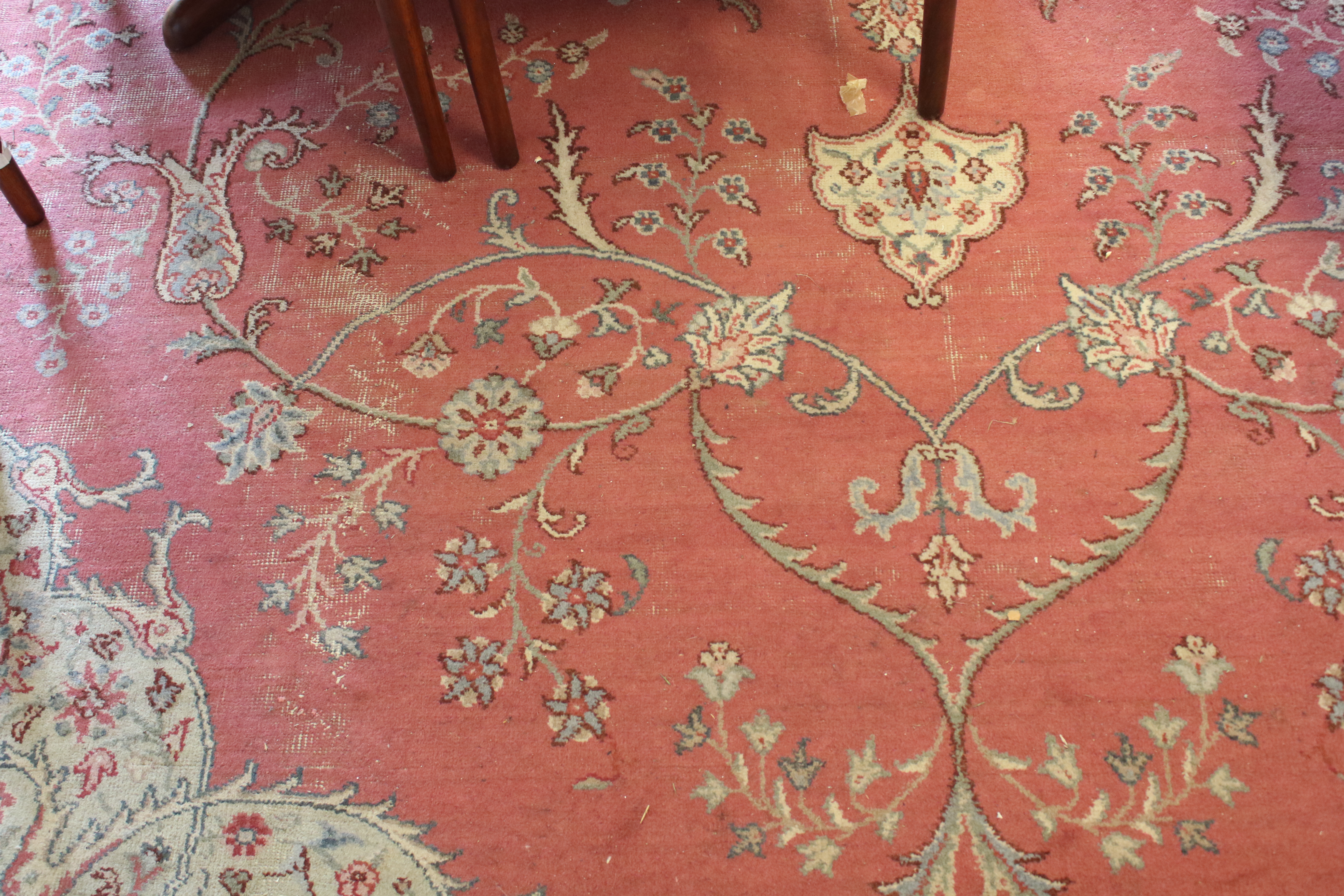 A large Persian rug. - Image 8 of 15