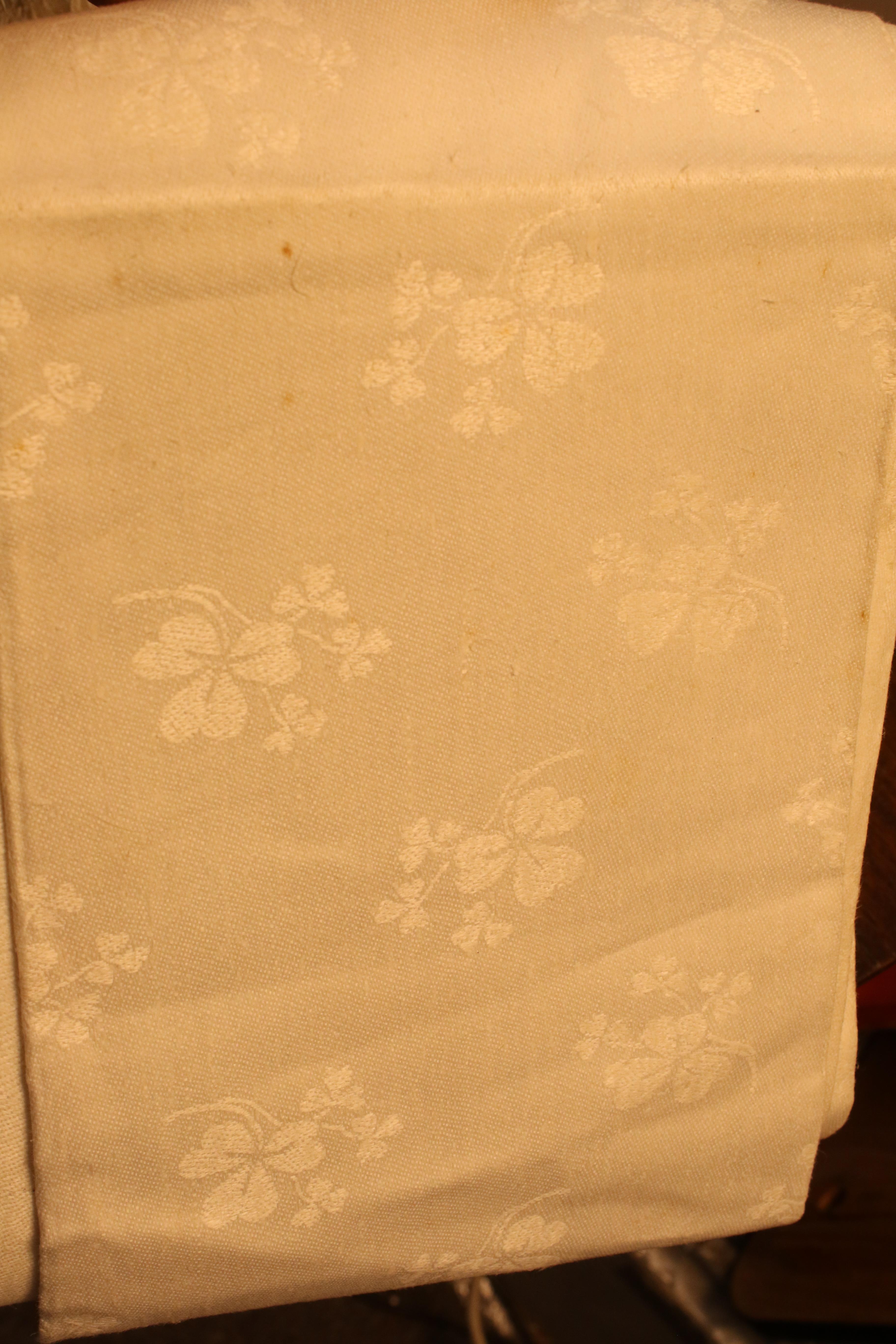 Eight Irish white damask linen table napkins or hand towels. Circa. - Image 3 of 4
