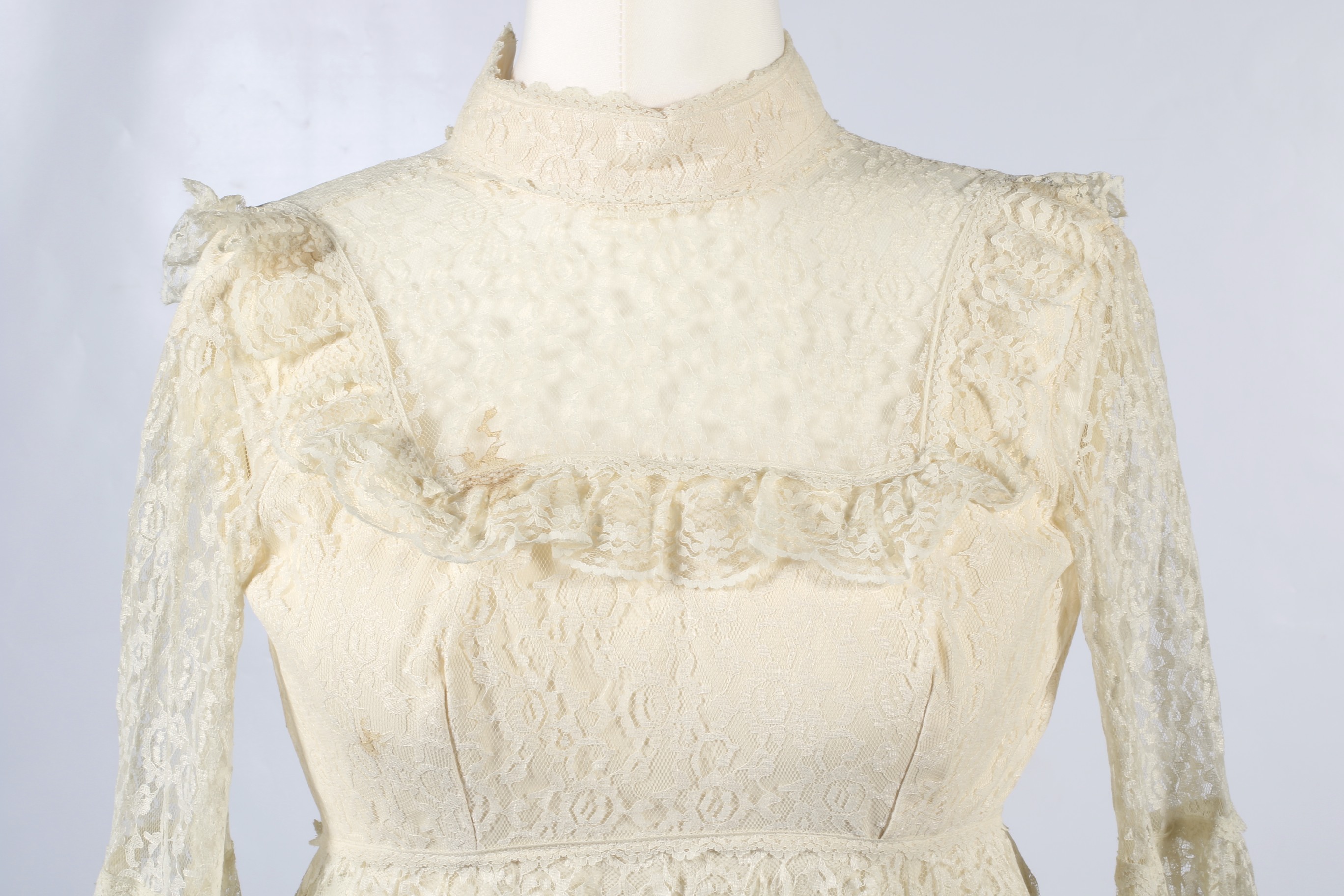 A 20th century wedding dress. - Image 2 of 3