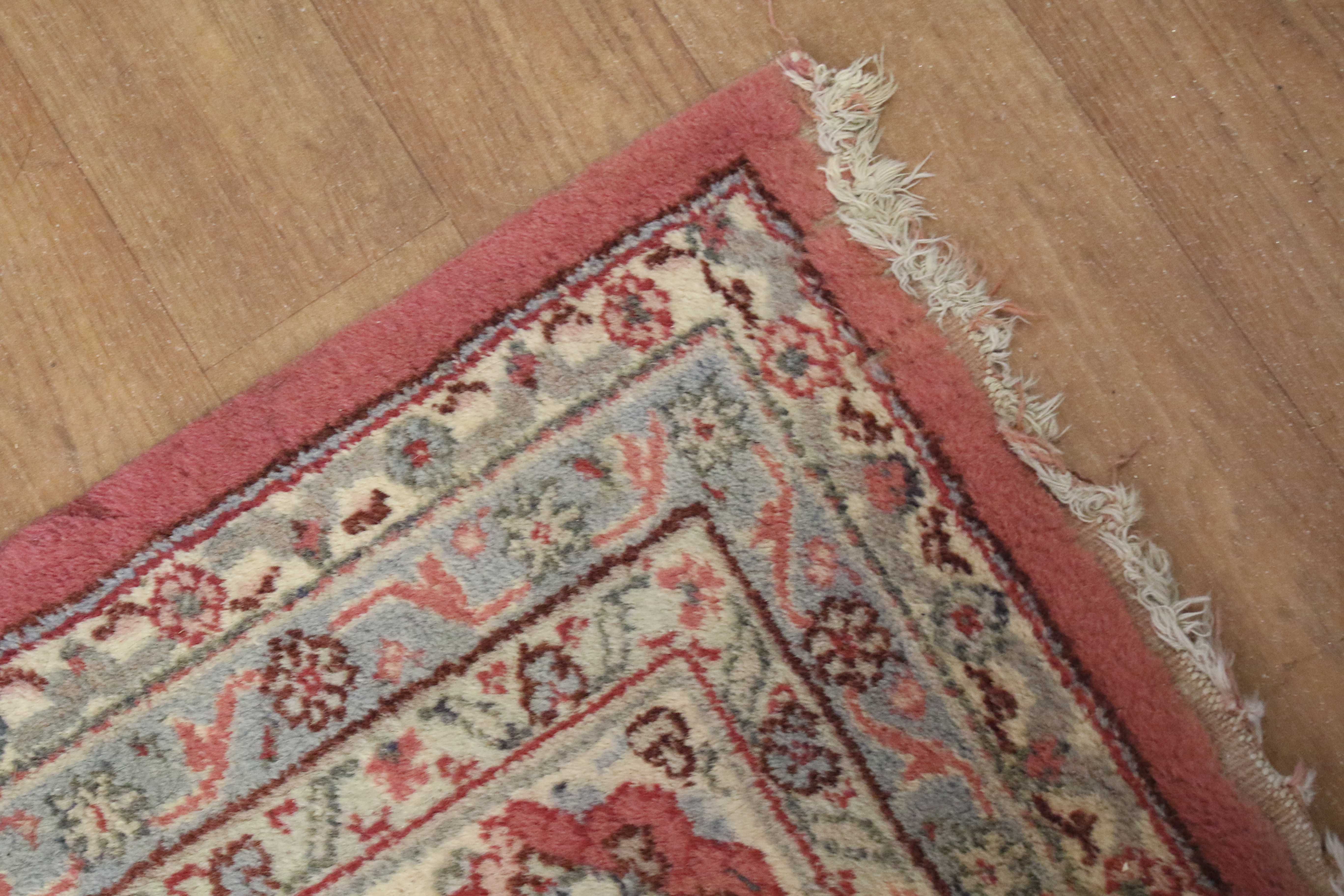 A large Persian rug. - Image 6 of 15