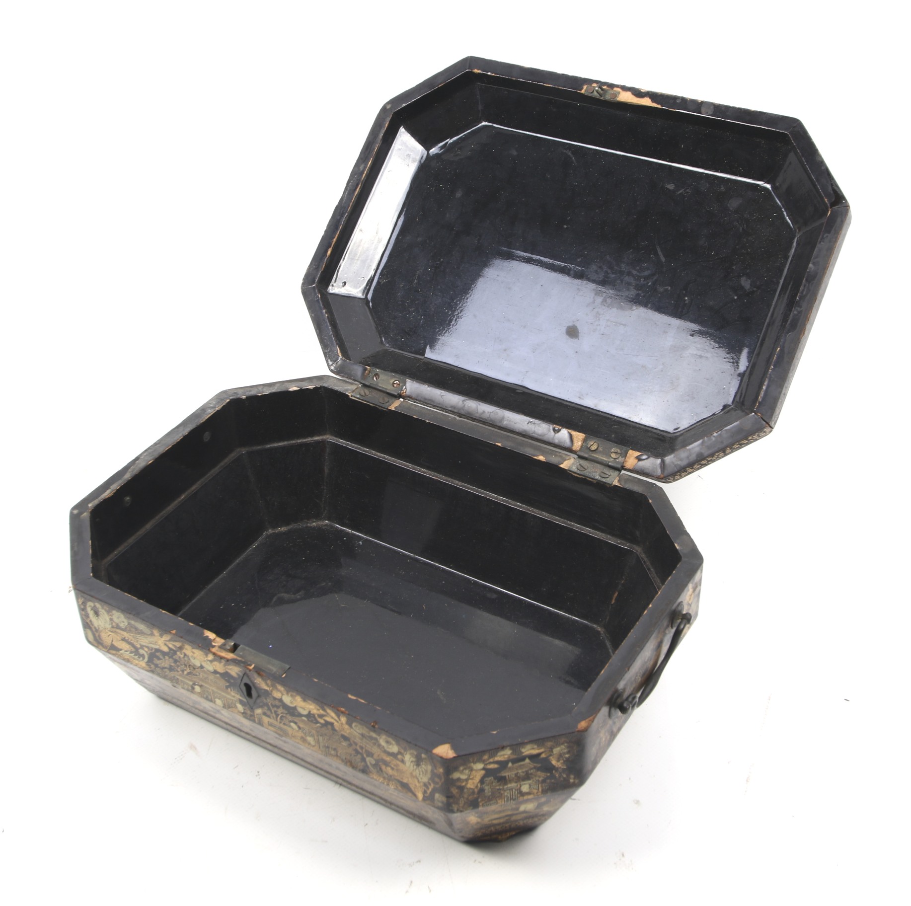 A 19th century Chinese Export lacquer box. - Image 2 of 2