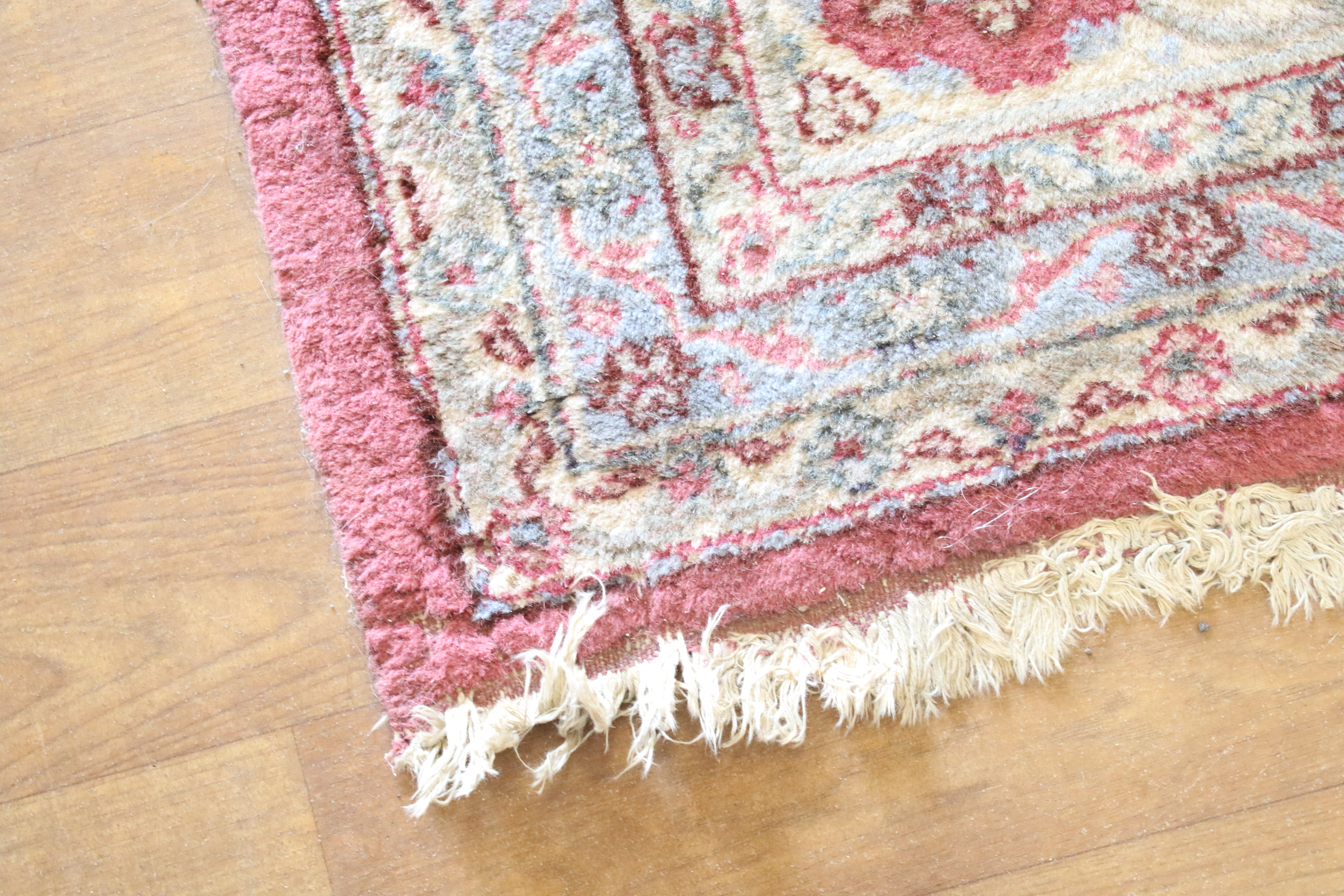 A large Persian rug. - Image 5 of 15
