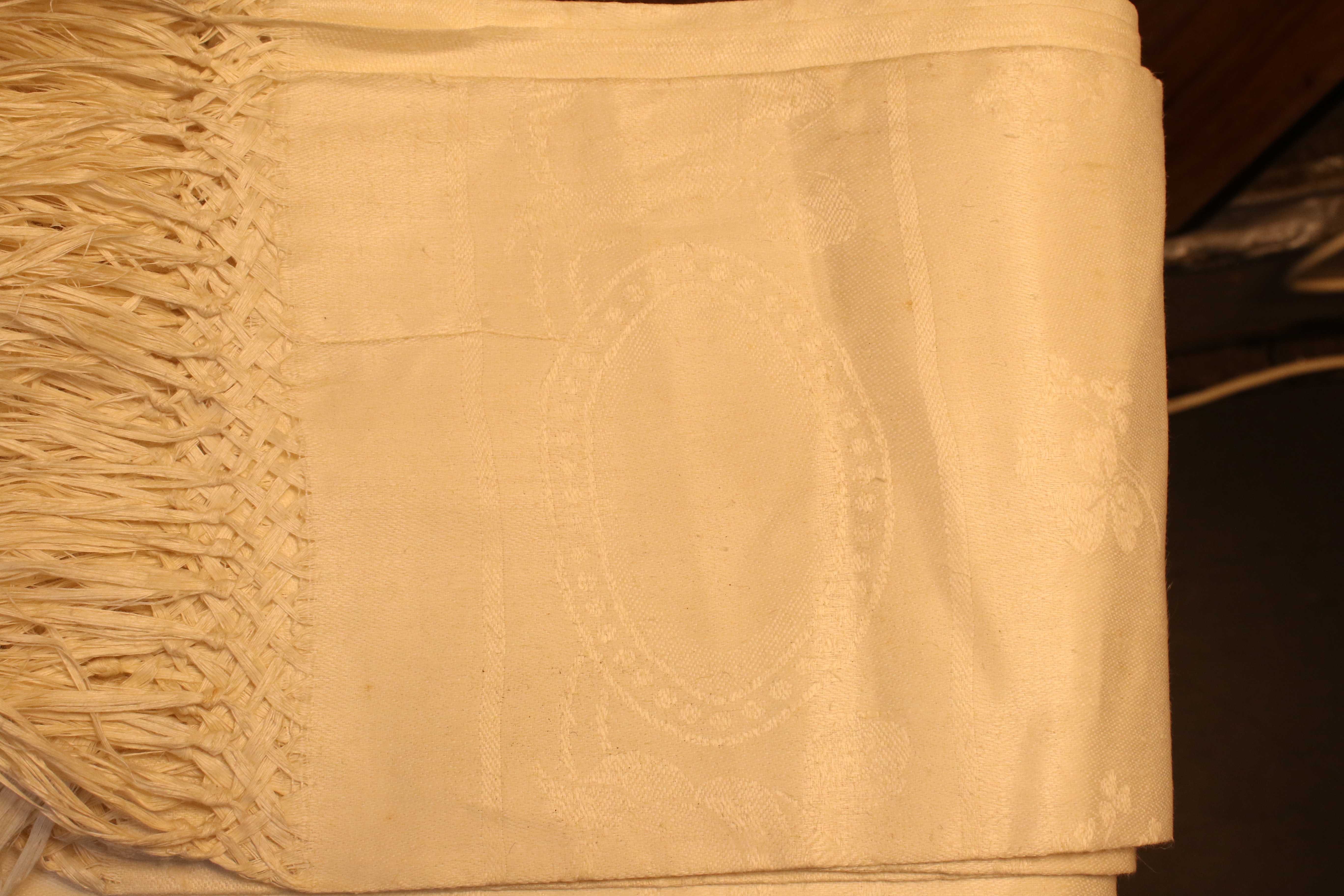 Eight Irish white damask linen table napkins or hand towels. Circa. - Image 4 of 4
