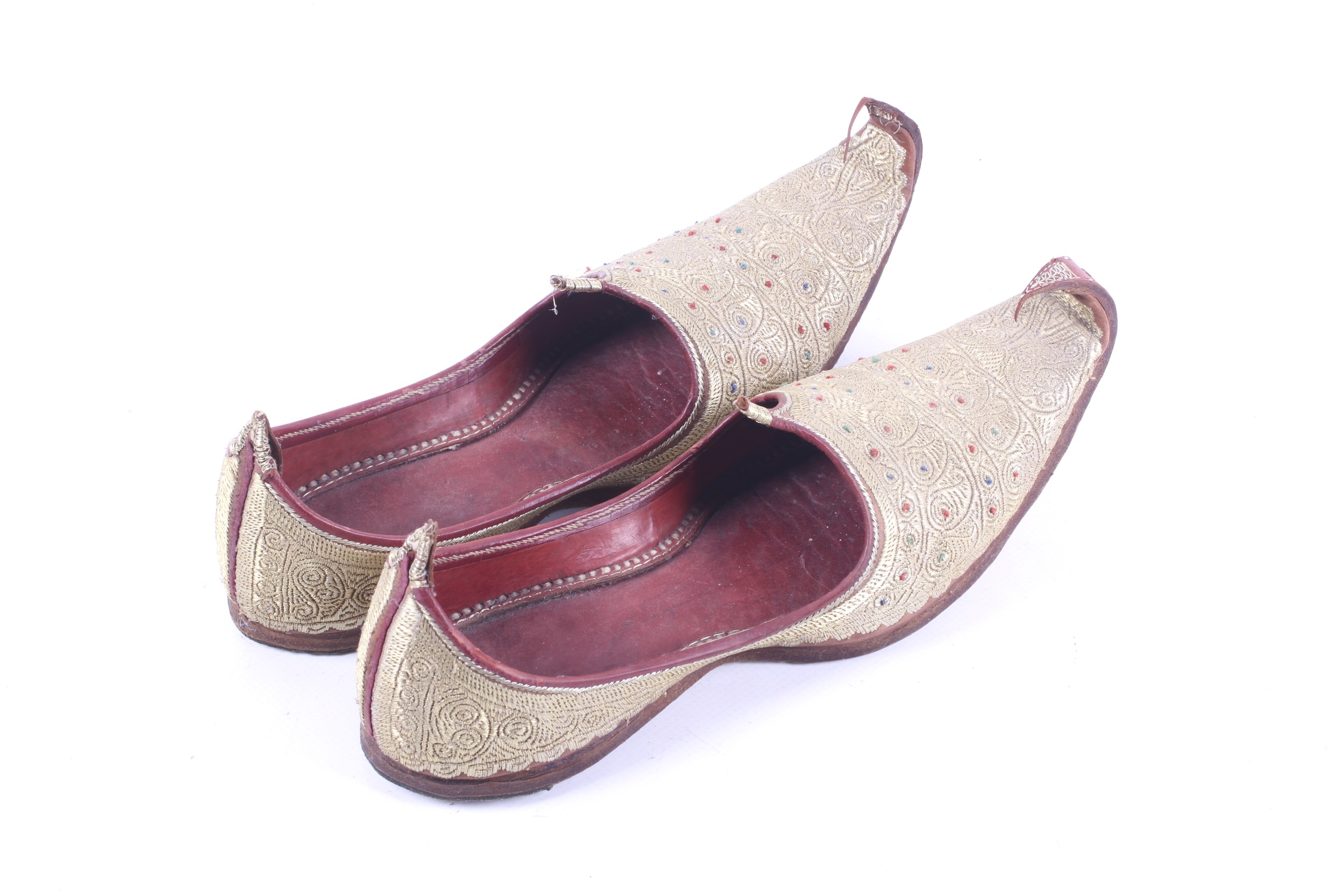 A pair of vintage Mughal Moorish leather shoes. - Image 3 of 3
