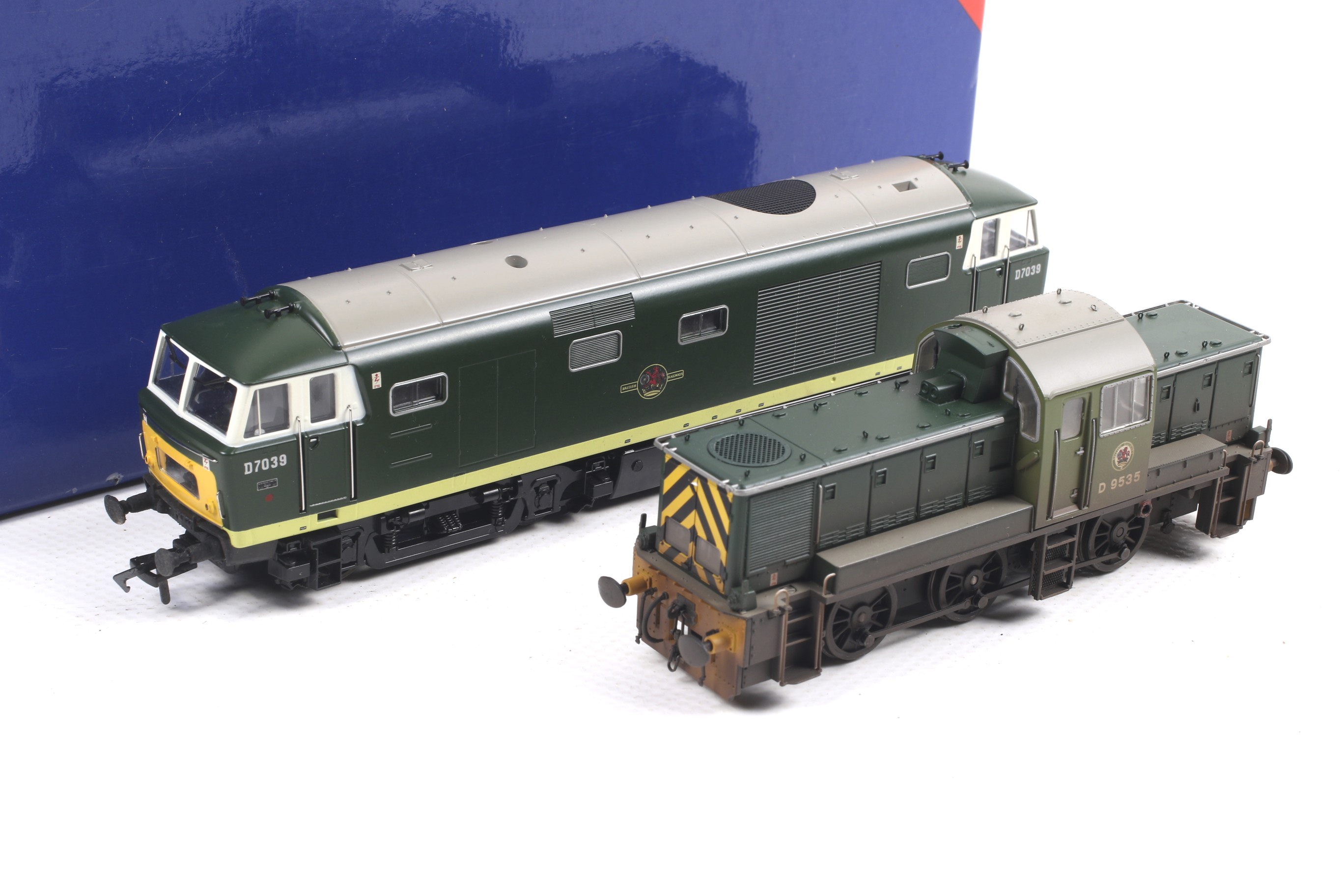 Two Heljan OO gauge diesel locomotives. Comprising one BR class 35 no. - Image 2 of 2