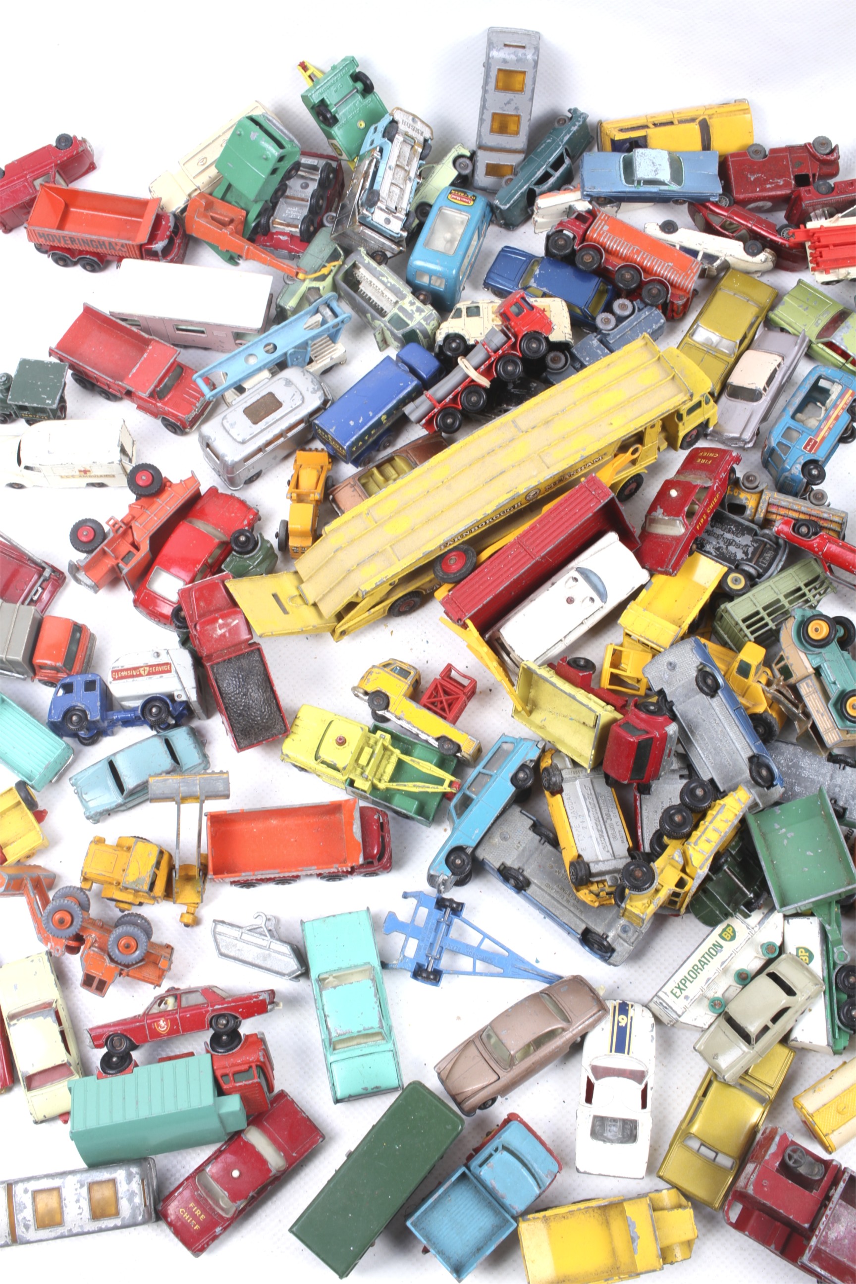 A collection of diecast vehicles. - Image 2 of 3