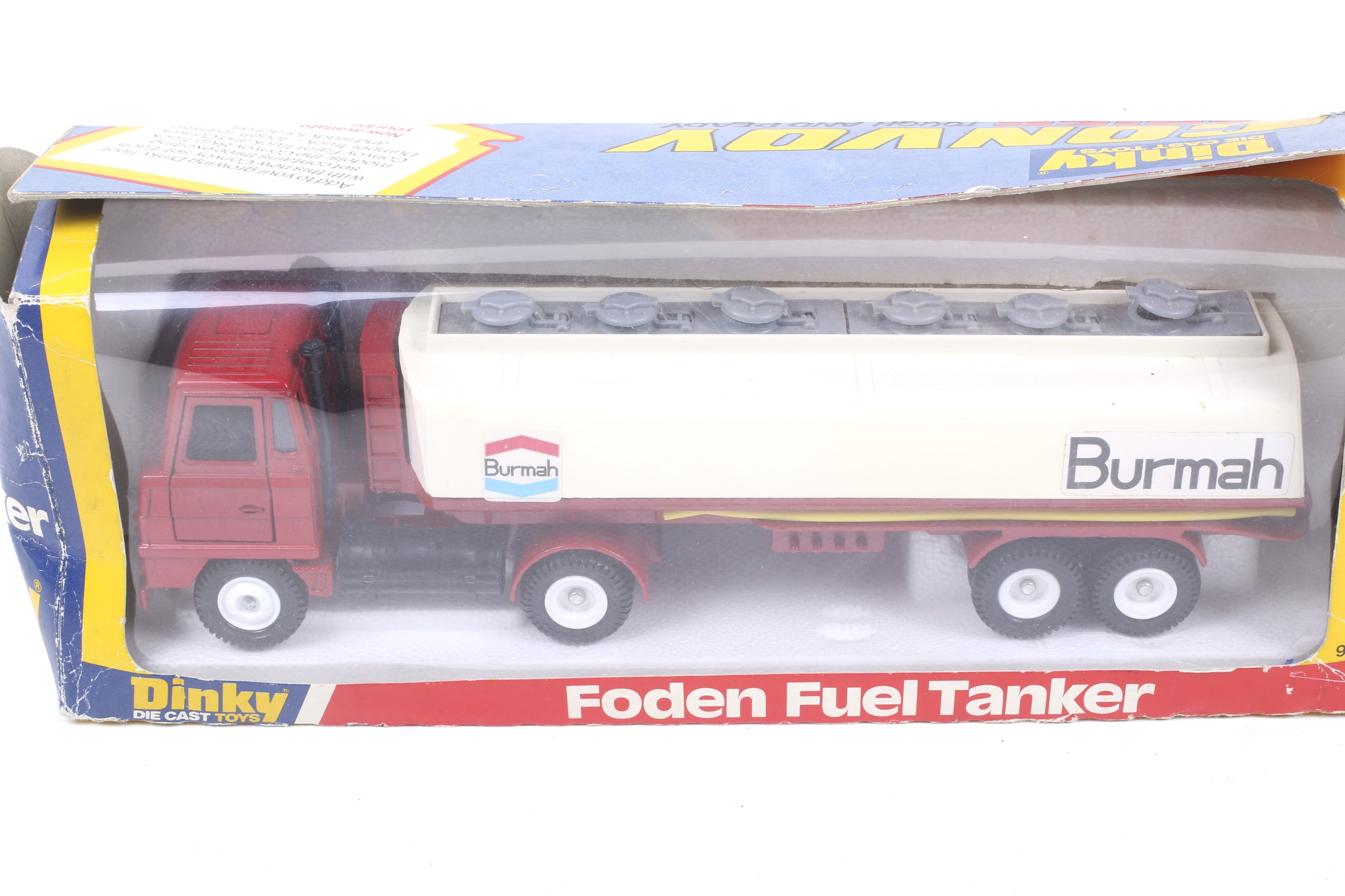 Two Dinky diecast fuel tankers. One Foden fuel tanker no. 950 and one AEC Esso tanker no. - Bild 2 aus 3