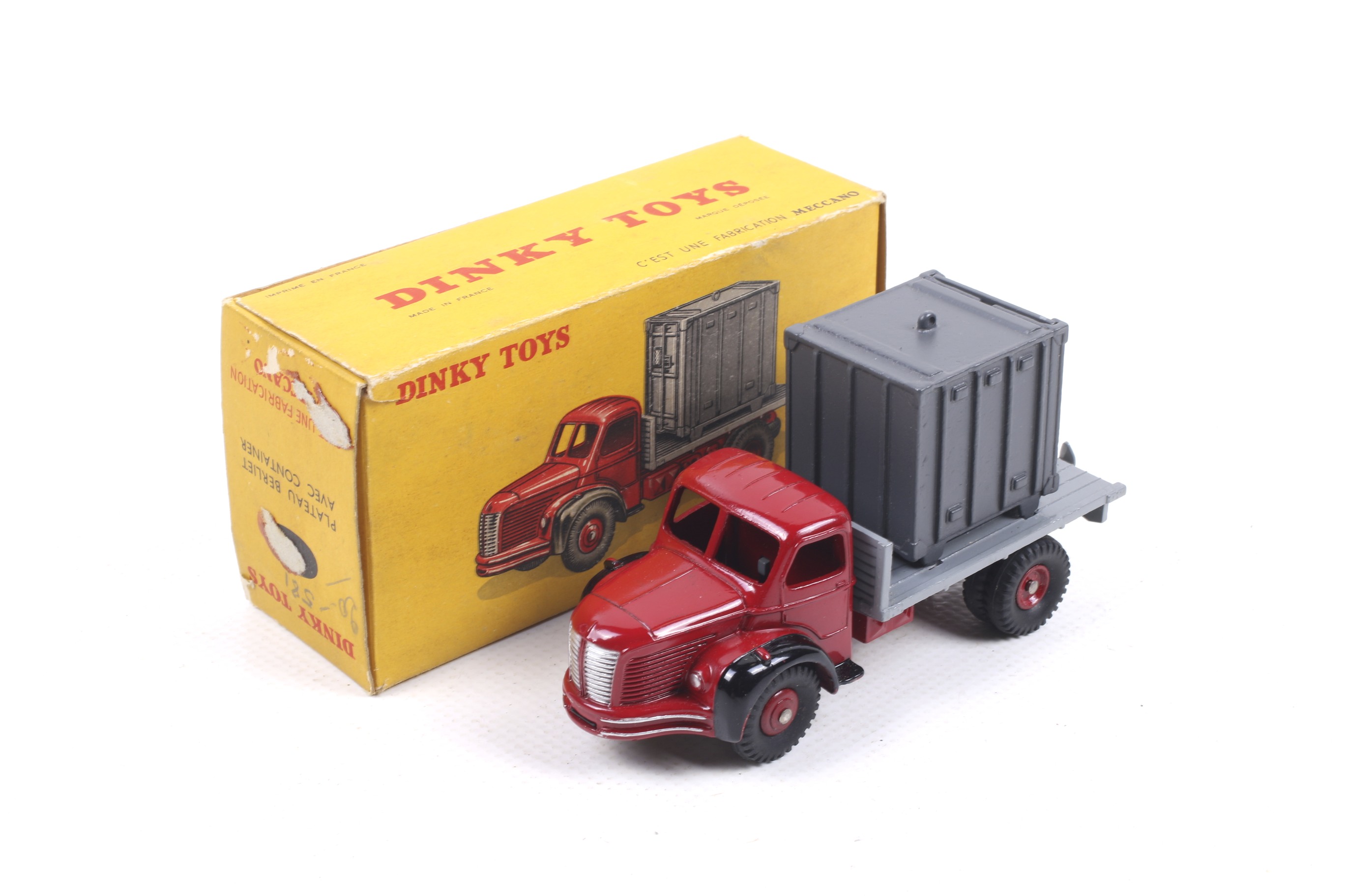 A French Dinky diecast Plateau Berliet avec Container. No.