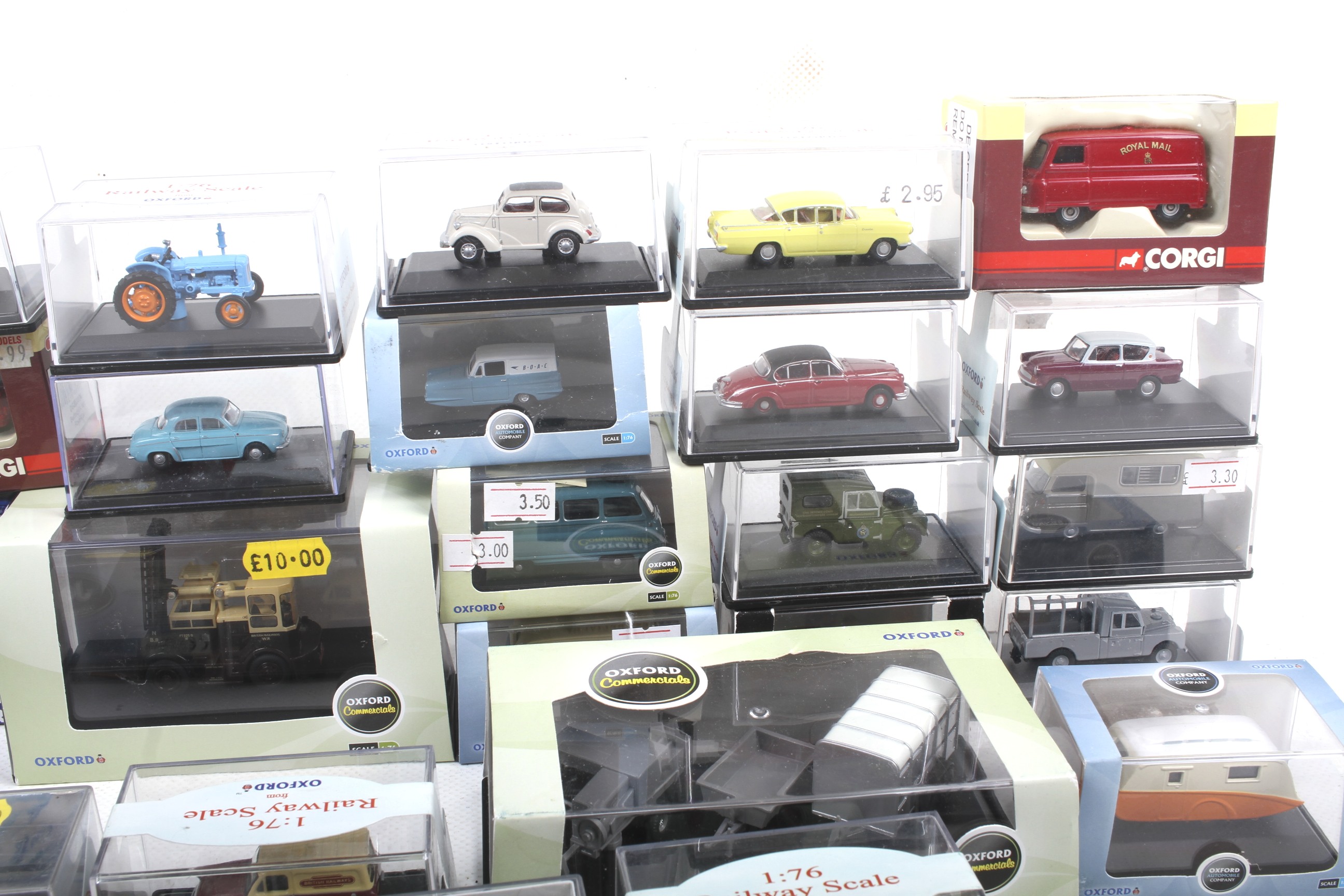 A collection of 1:76 scale diecast vehicles. - Image 3 of 3