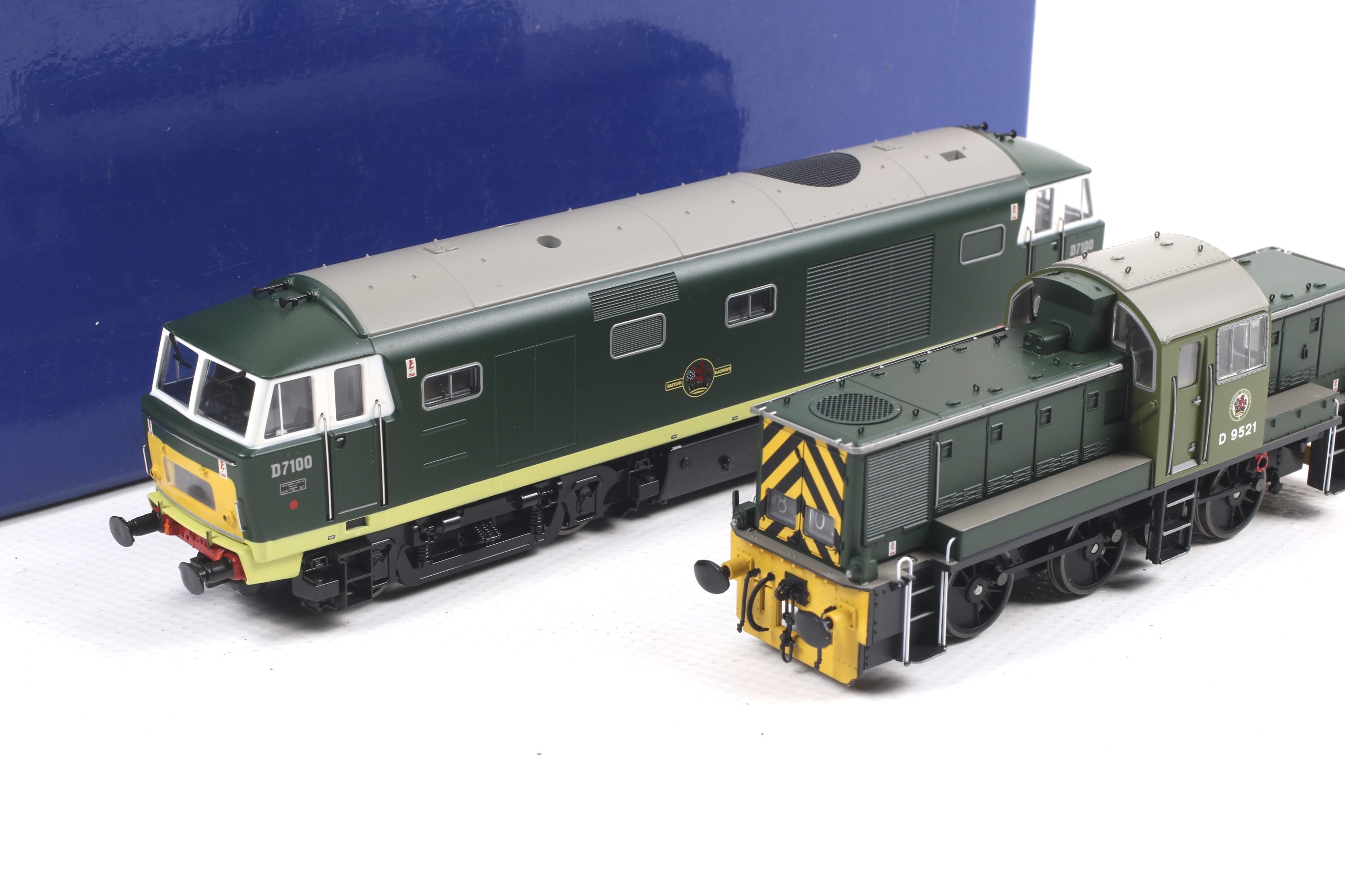Two Heljan OO gauge diesel locomotives. Comprising one BR class 35 no. D7100 and one BR class 14 no. - Image 2 of 2