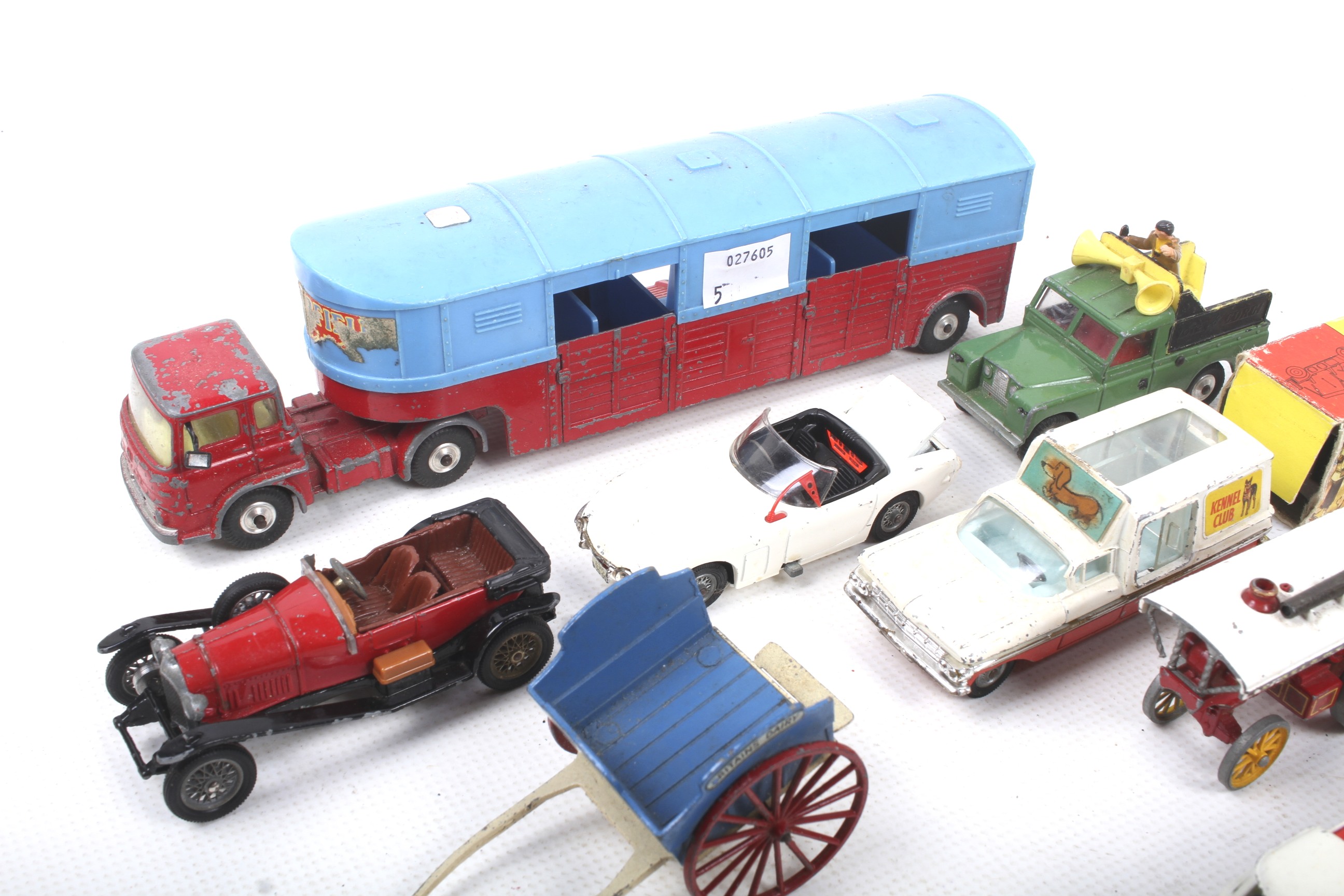 Twelve Corgi diecast vehicles. Including Chipperfields Circus, James Bond etc, all unboxed. - Image 2 of 3