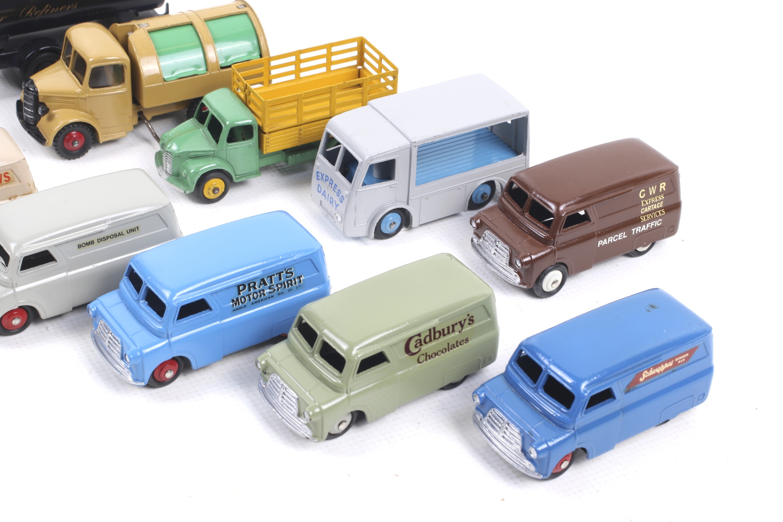 Twelve Dinky diecast vans and lorries. Noting many Bedford examples in a range of liveries, unboxed. - Image 3 of 3