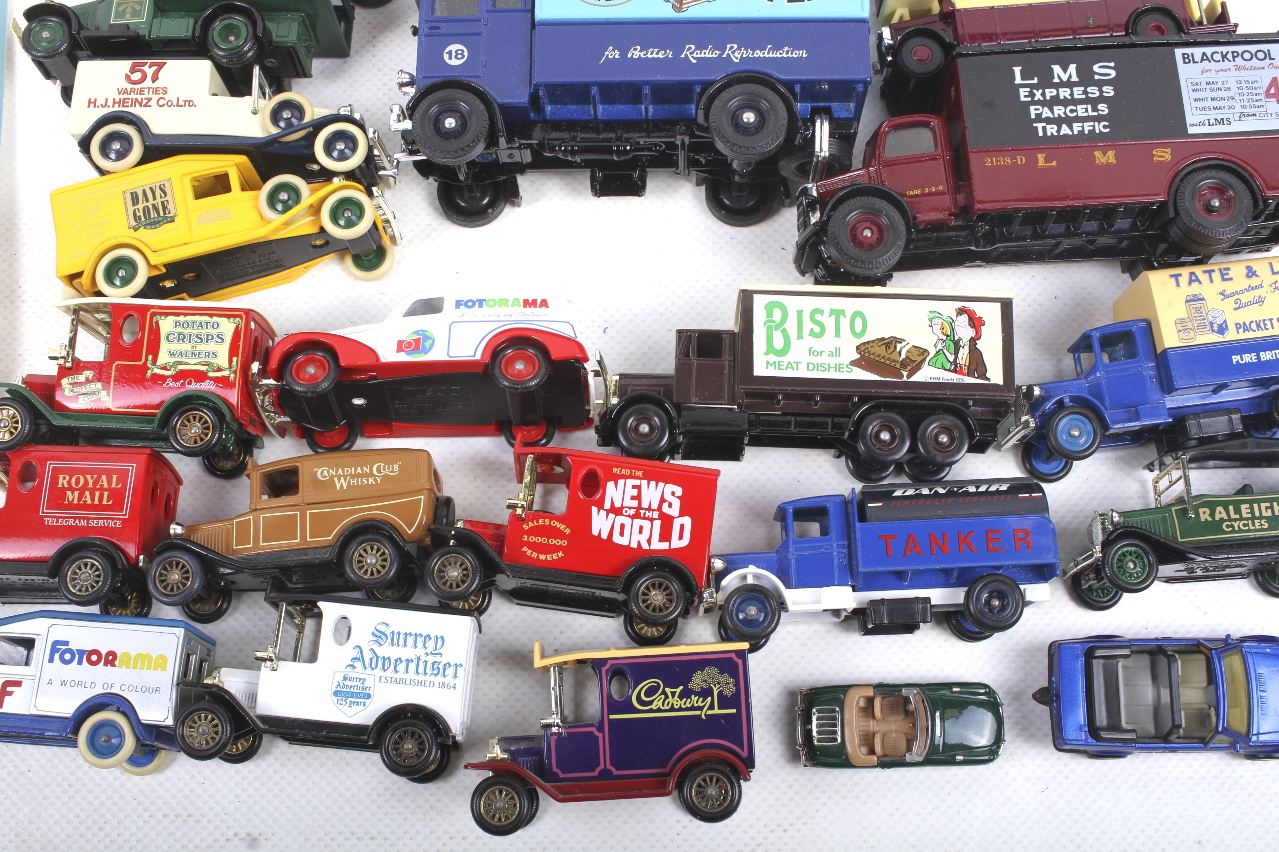A collection of Corgi and Lledo diecast vehicles. - Image 3 of 3