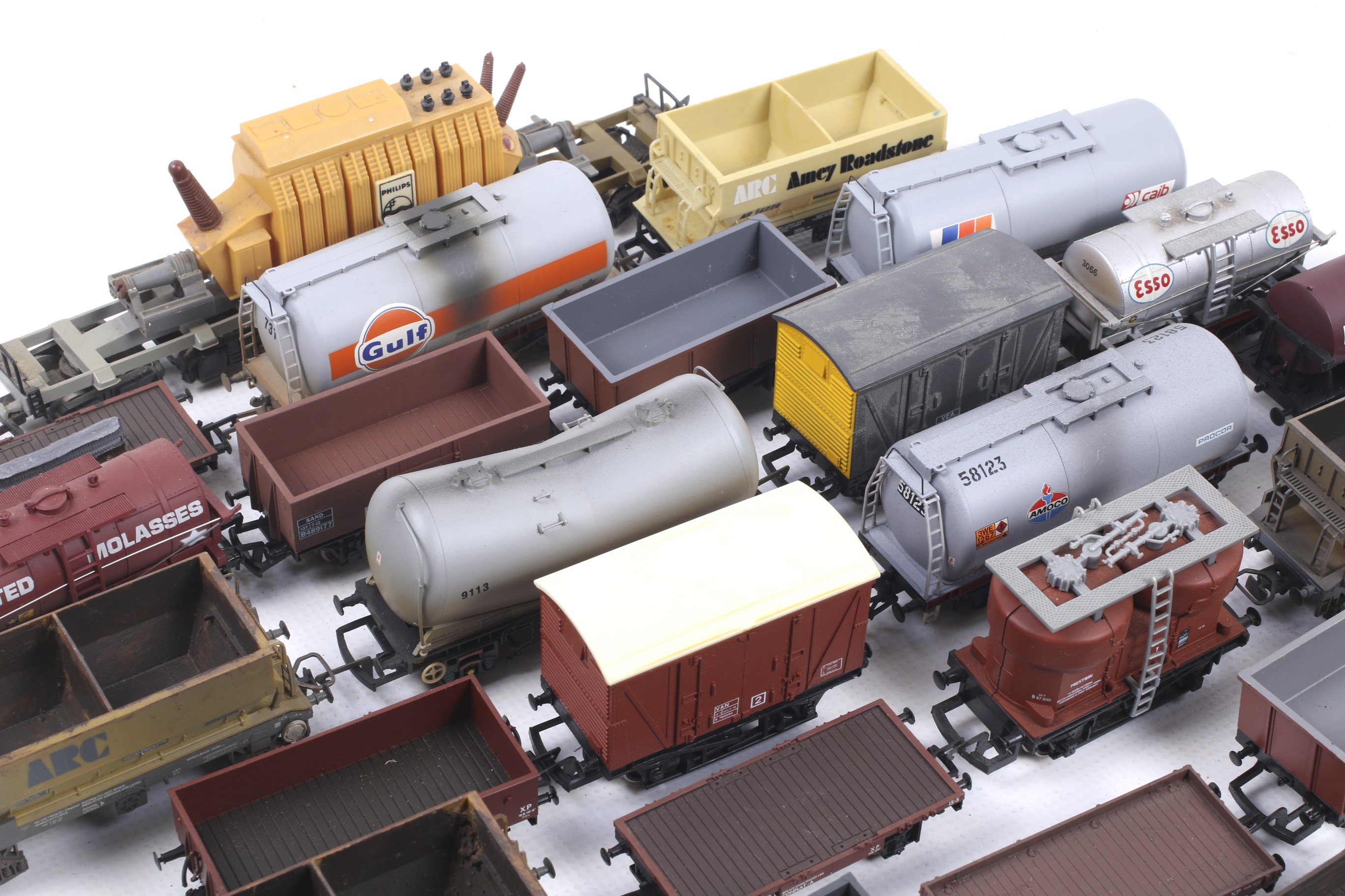 A collection of mainly OO gauge goods wagons. - Image 2 of 3