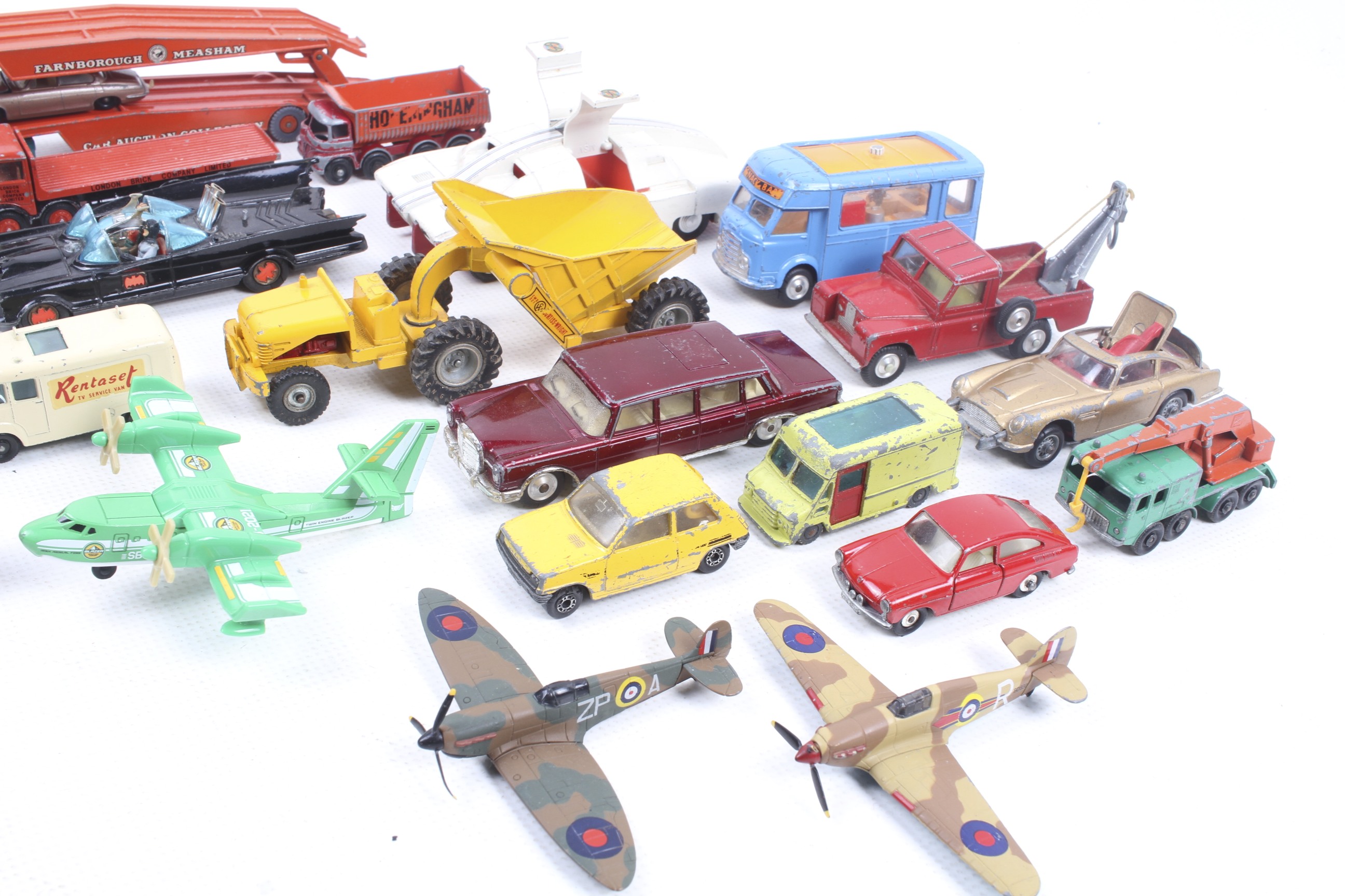 A mixed collection of diecast vehicles. Noting Dinky including Batman etc, unboxed. - Image 3 of 3