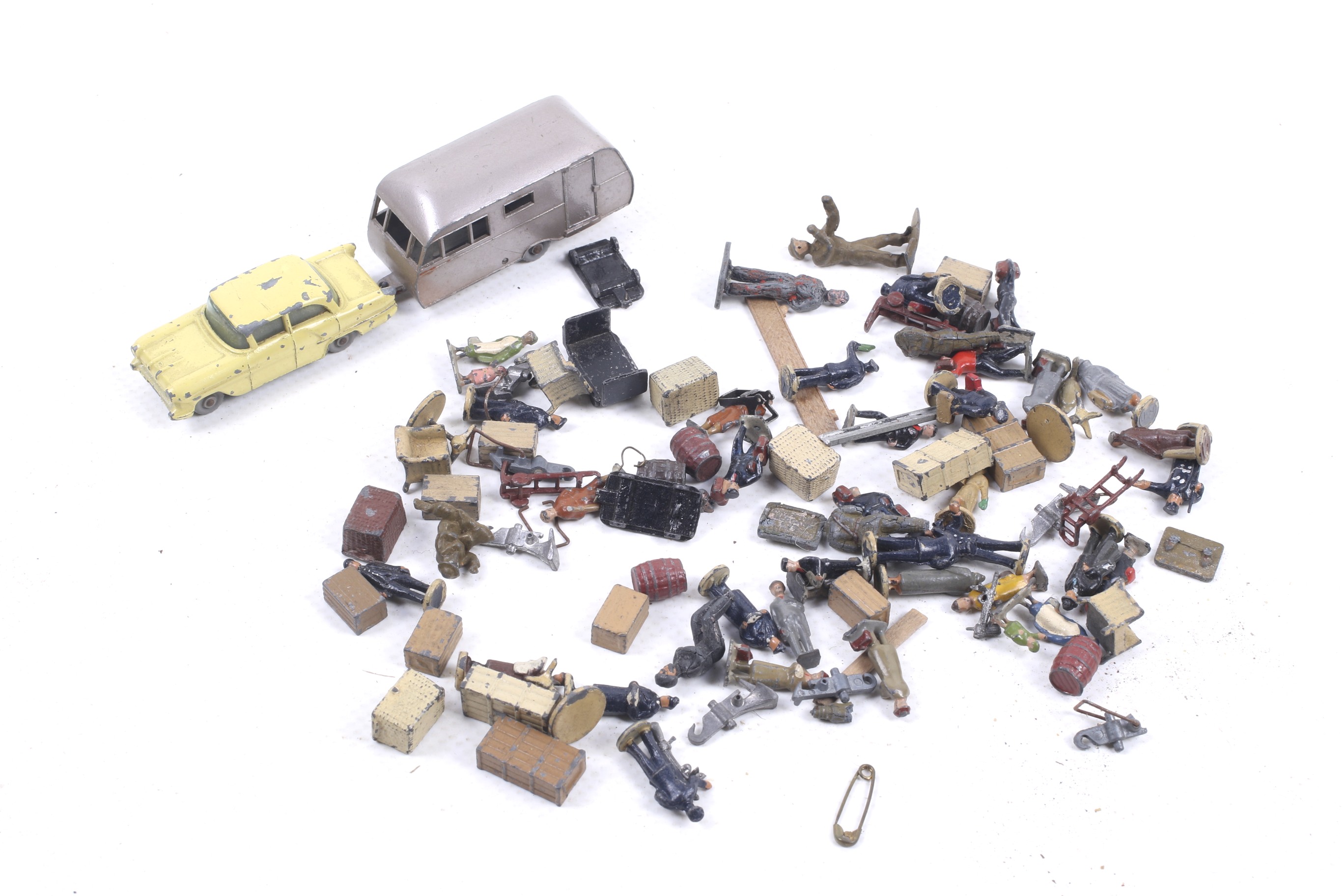 A collection of 1:76 cast metal figures and diecast vehicles.