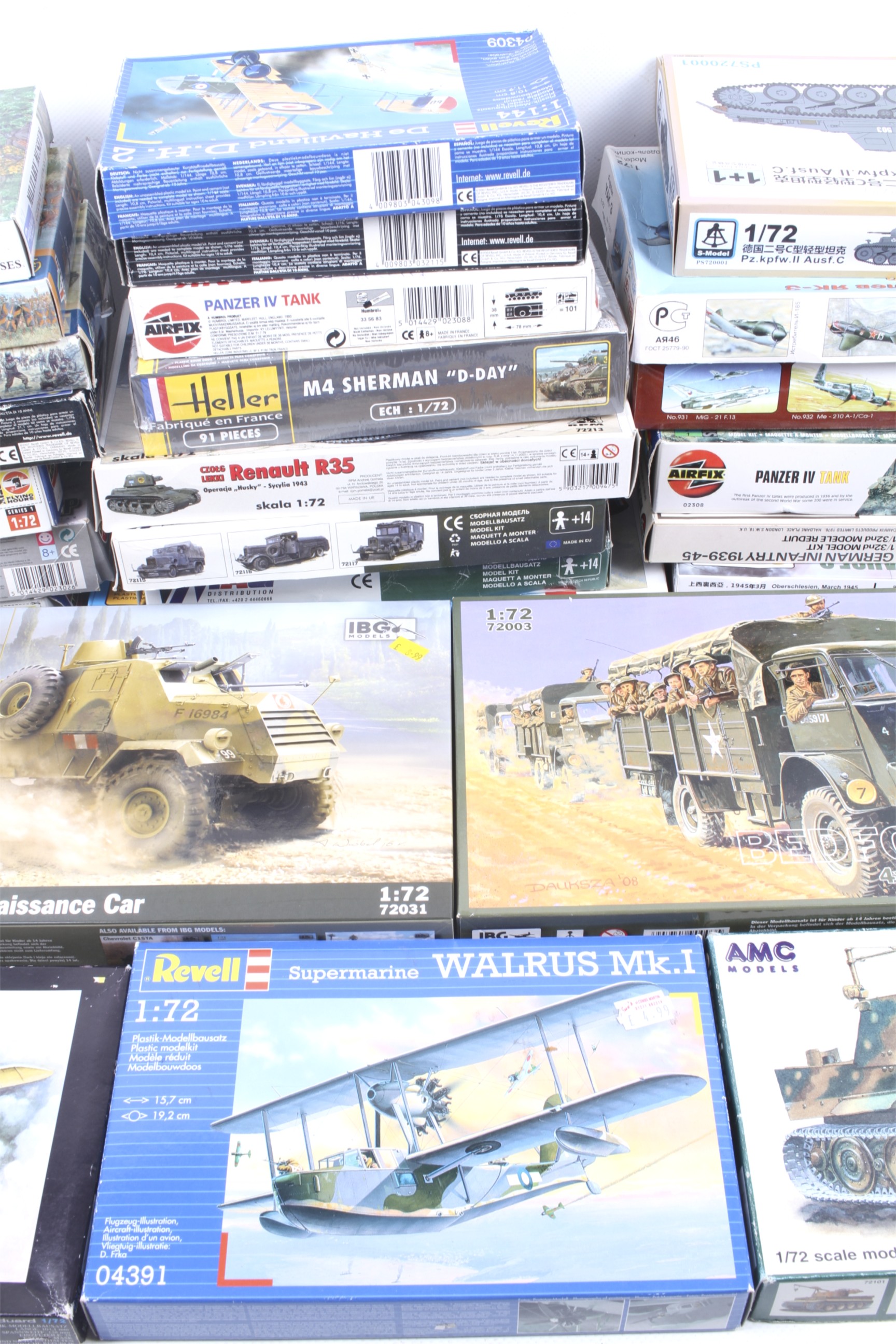 An assortment of mainly military related model kits. - Image 3 of 4