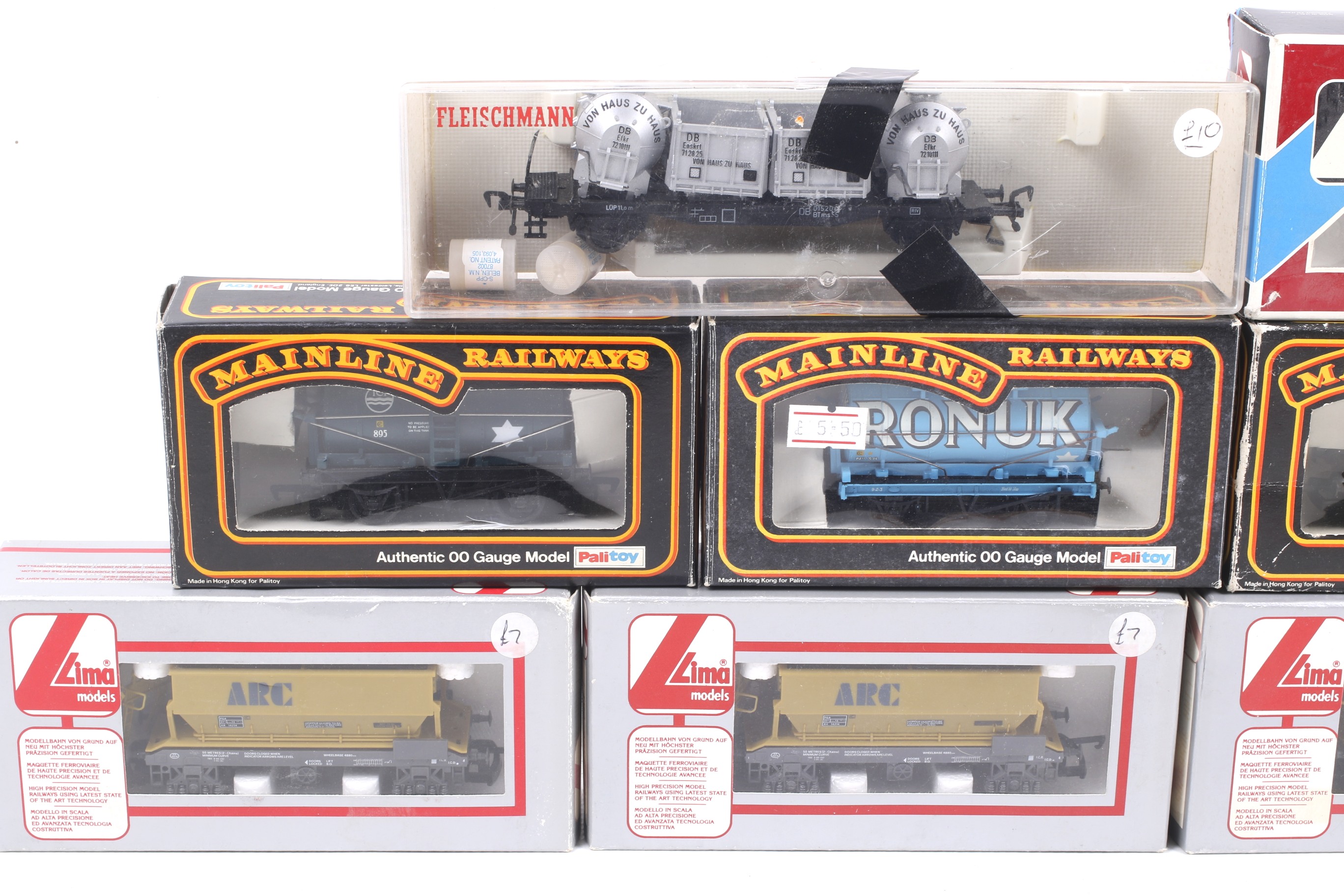 Ten OO gauge goods wagons. Including hoppers, tankers and flatbeds etc from Lima and Mainline. - Image 2 of 3