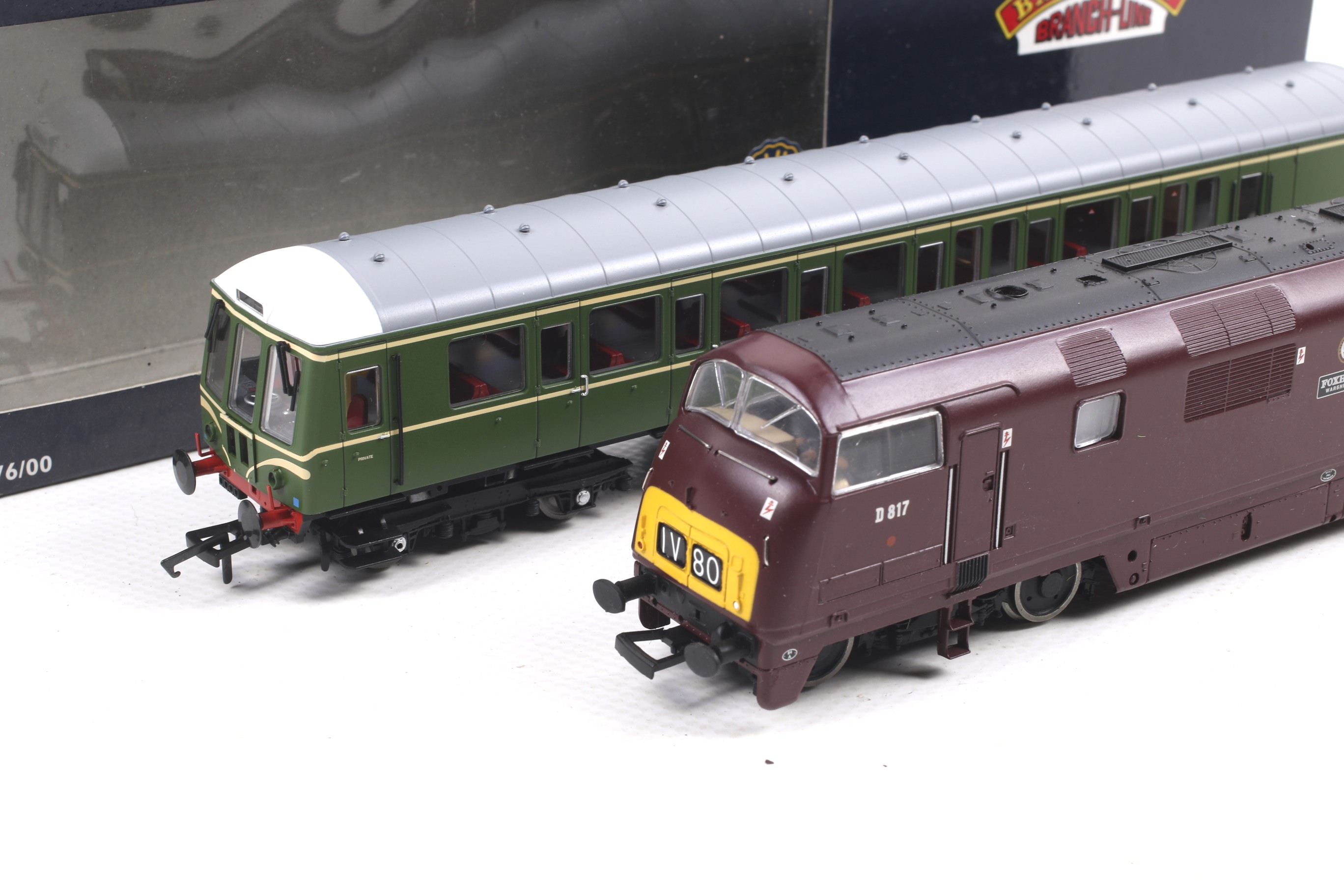 Two OO gauge diesel locomotives. Comprising one Bachmann BR class 42 Warship no. - Image 2 of 2