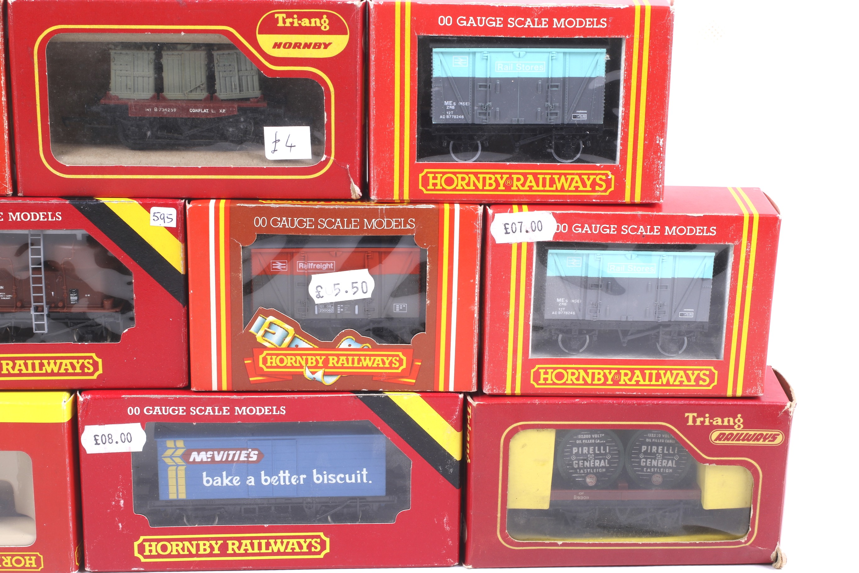 Ten Hornby OO gauge goods wagons. Featuring box cars and containers etc, all in original boxes. - Image 3 of 3