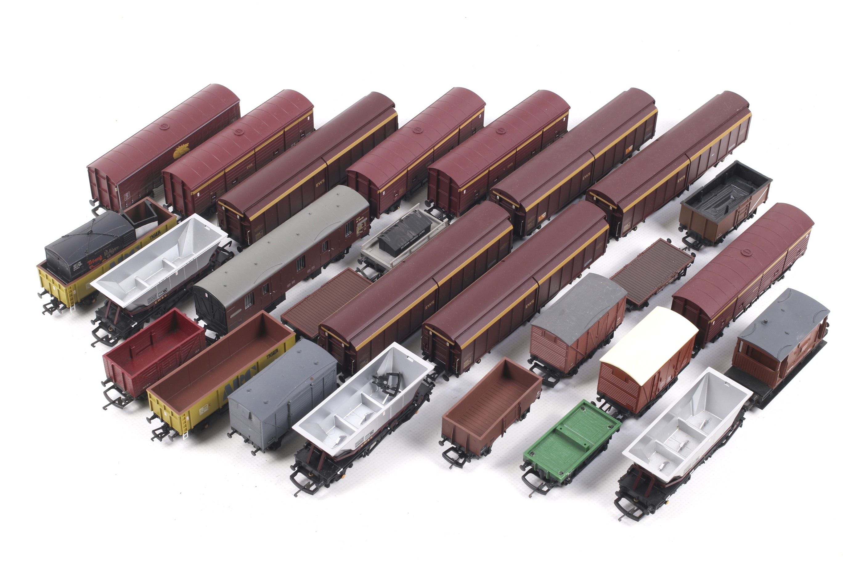 A collection of OO gauge goods wagons. Including box cars and bulkers etc, unboxed.
