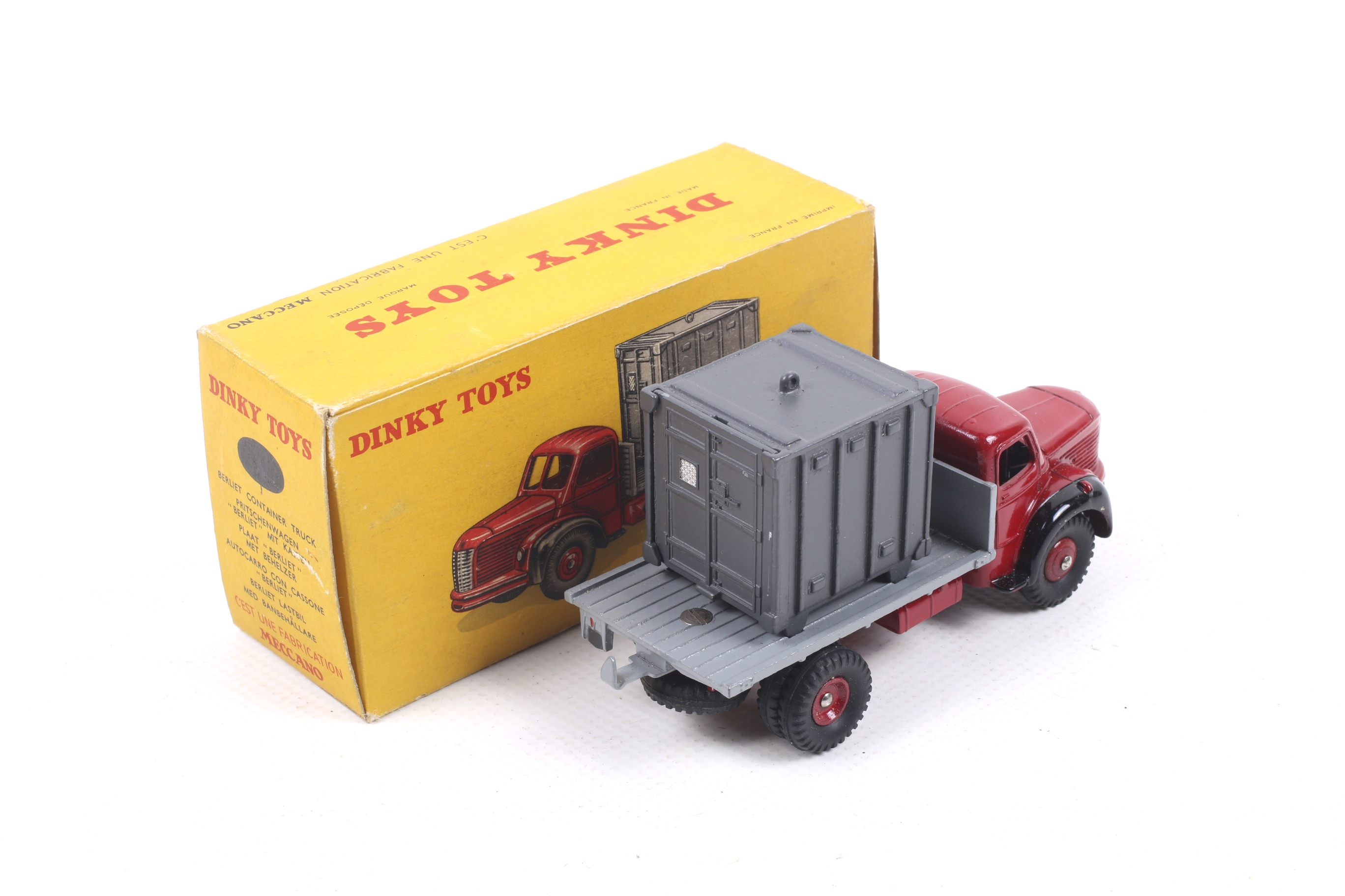 A French Dinky diecast Plateau Berliet avec Container. No. - Image 2 of 2