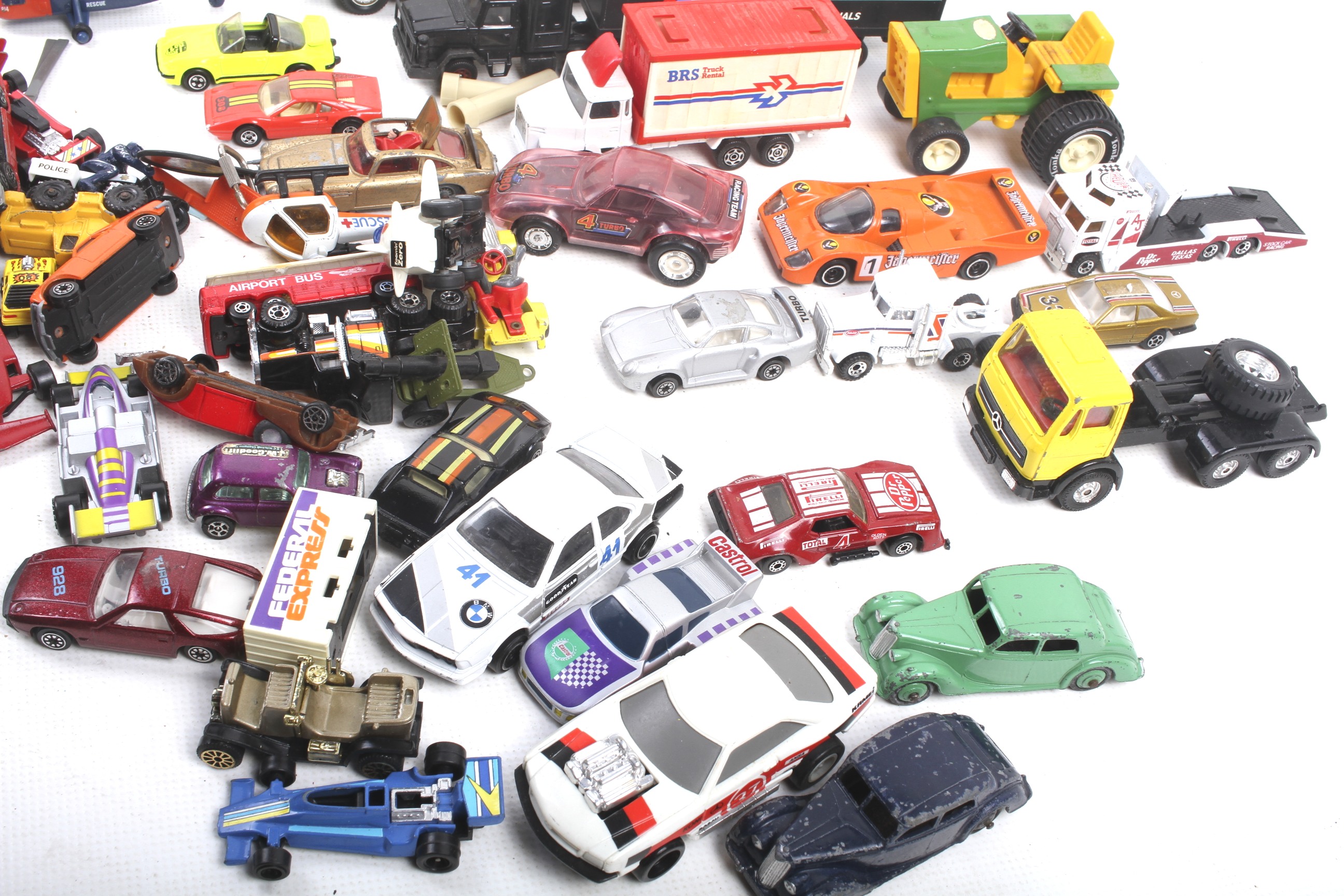 A collection of unboxed diecast vehicles. - Image 3 of 3