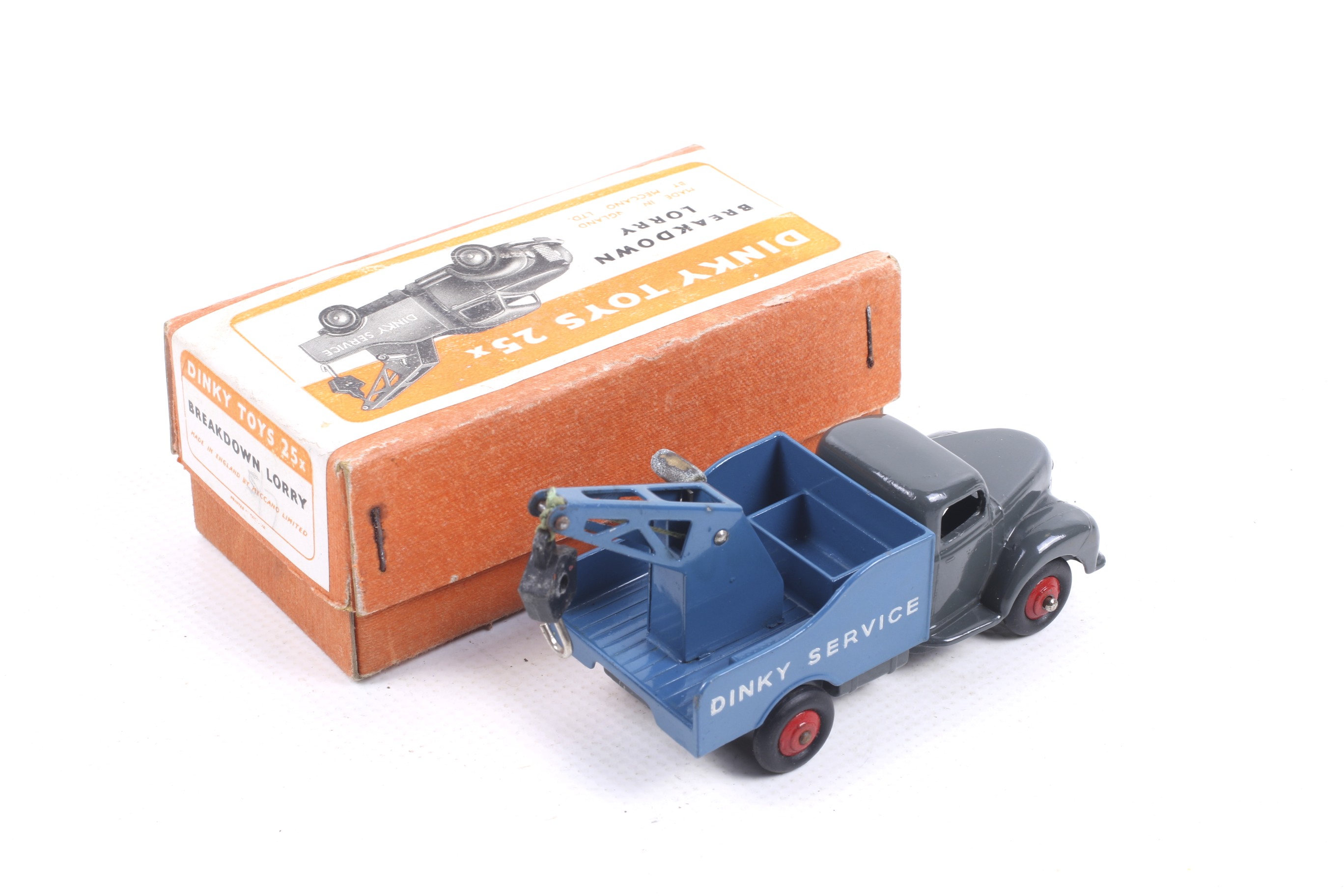 A Dinky diecast breakdown lorry. No. 25X with grey body and blue bed, in original box. - Image 2 of 2