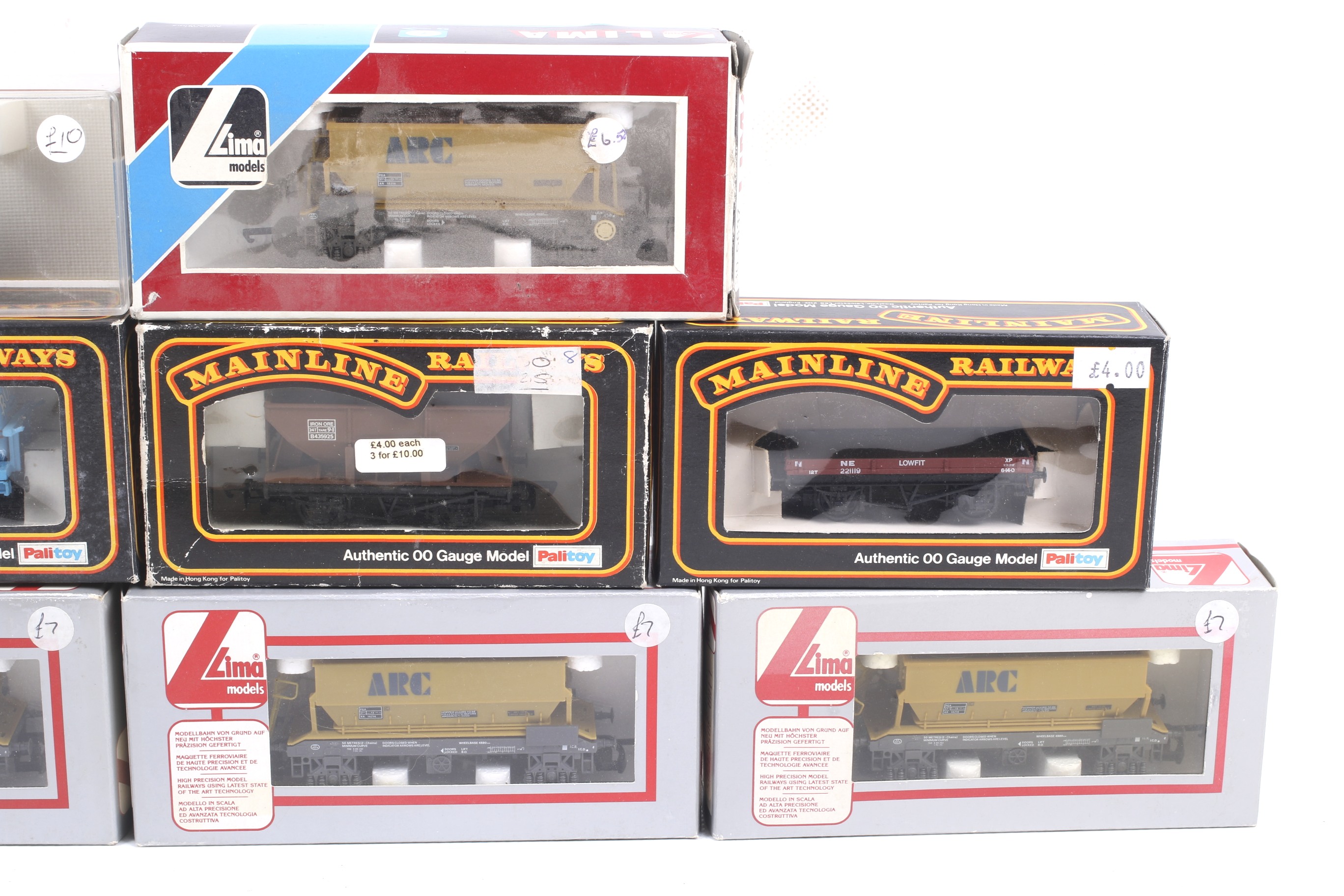 Ten OO gauge goods wagons. Including hoppers, tankers and flatbeds etc from Lima and Mainline. - Image 3 of 3