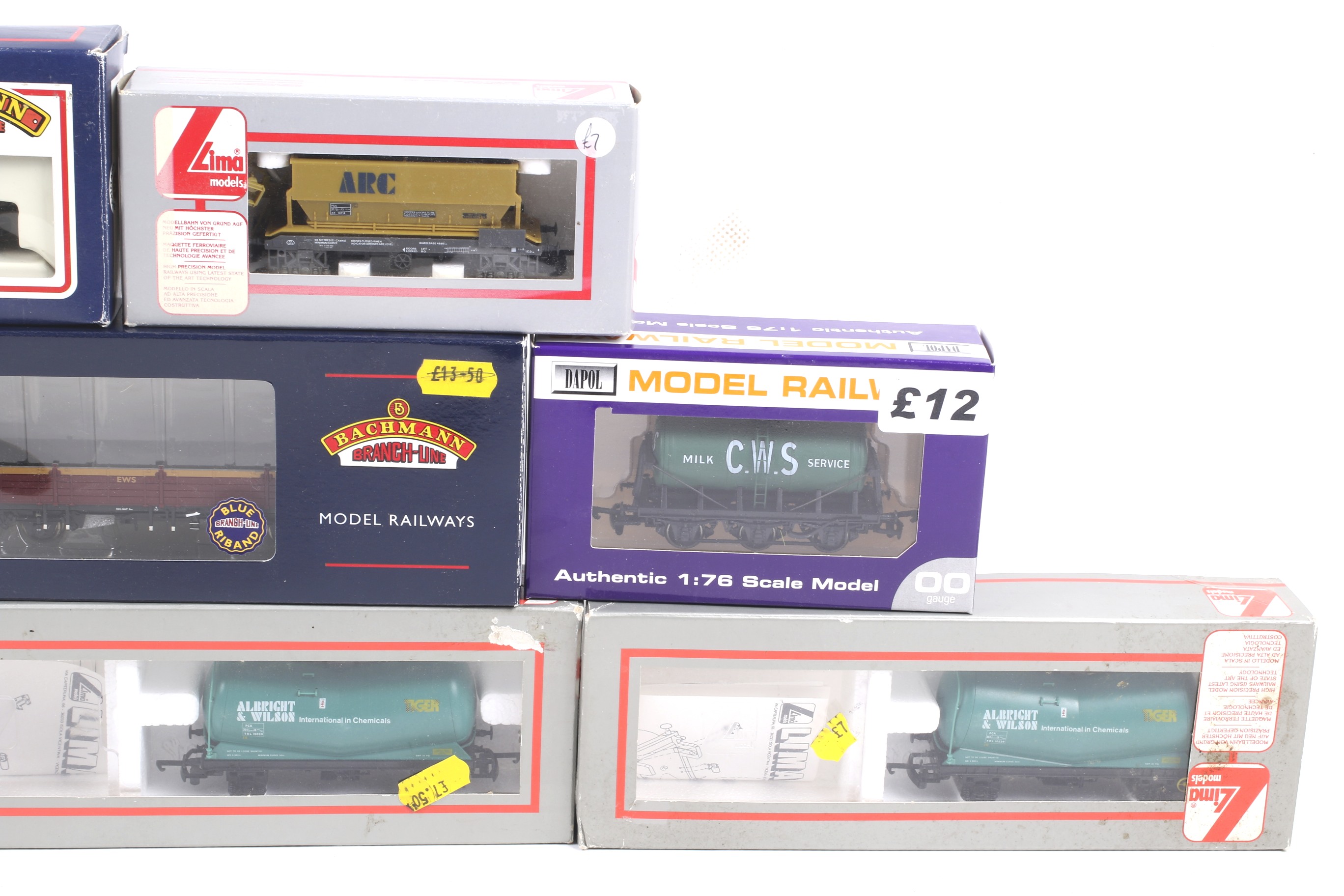 Eight OO gauge goods wagons. Including tankers, bulkers, flatbeds etc from Bachmann, Lima and Dapol. - Image 3 of 3