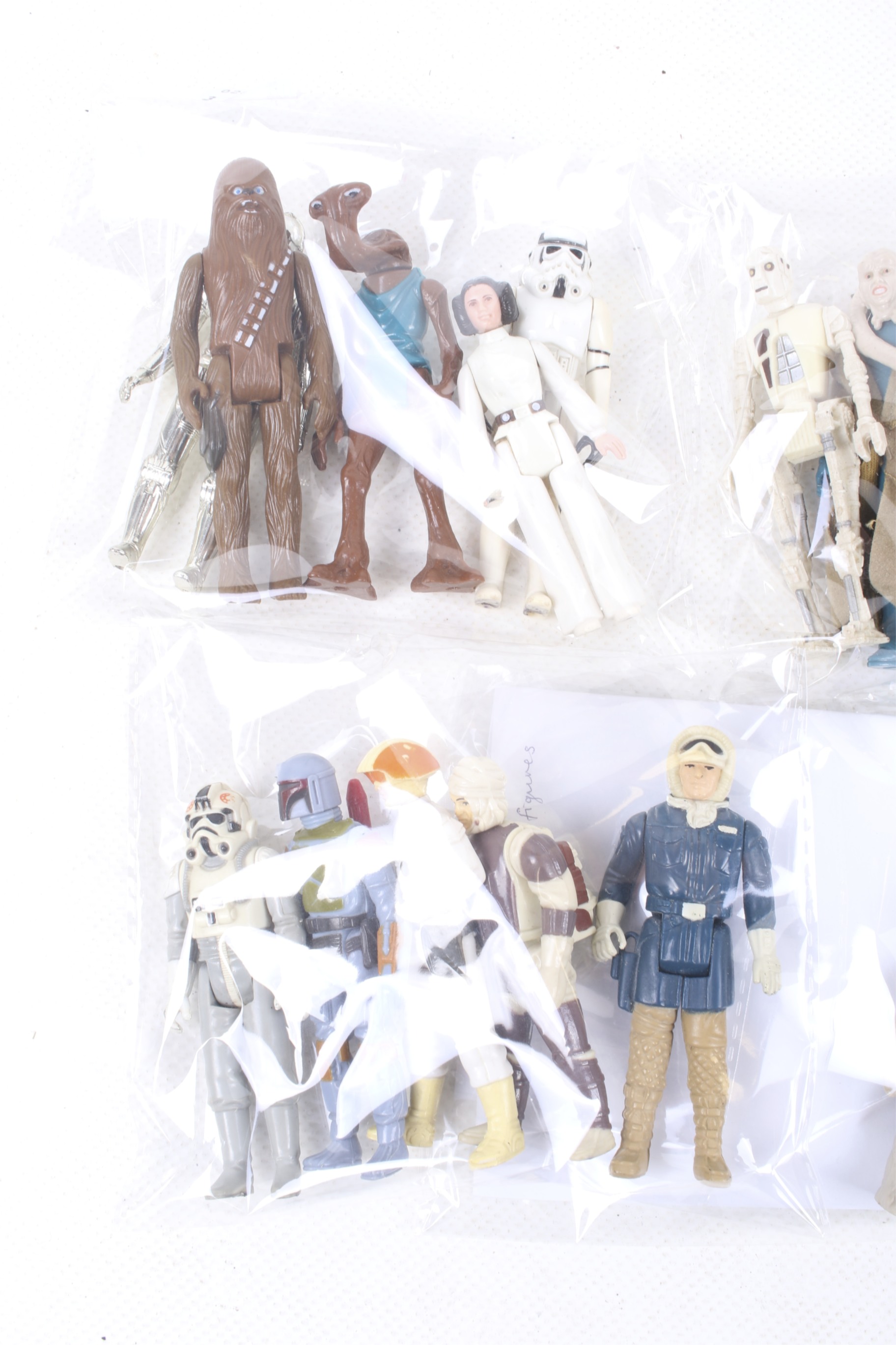 A collection of twenty seven Star Wars figures. - Image 2 of 4