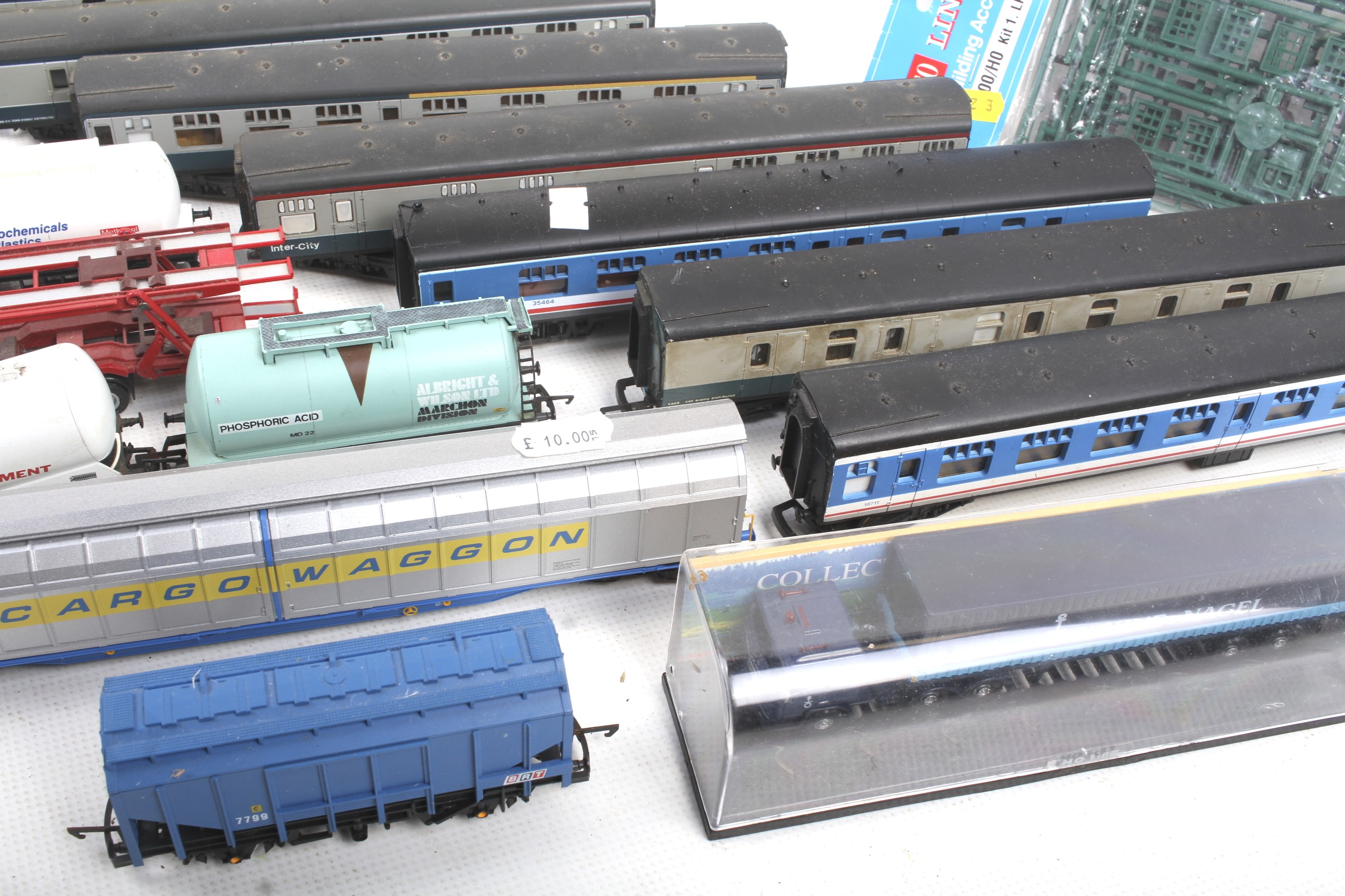 A mixed OO gauge collection of unboxed coaches and wagons. Good range of coaches qty 15. - Image 3 of 3