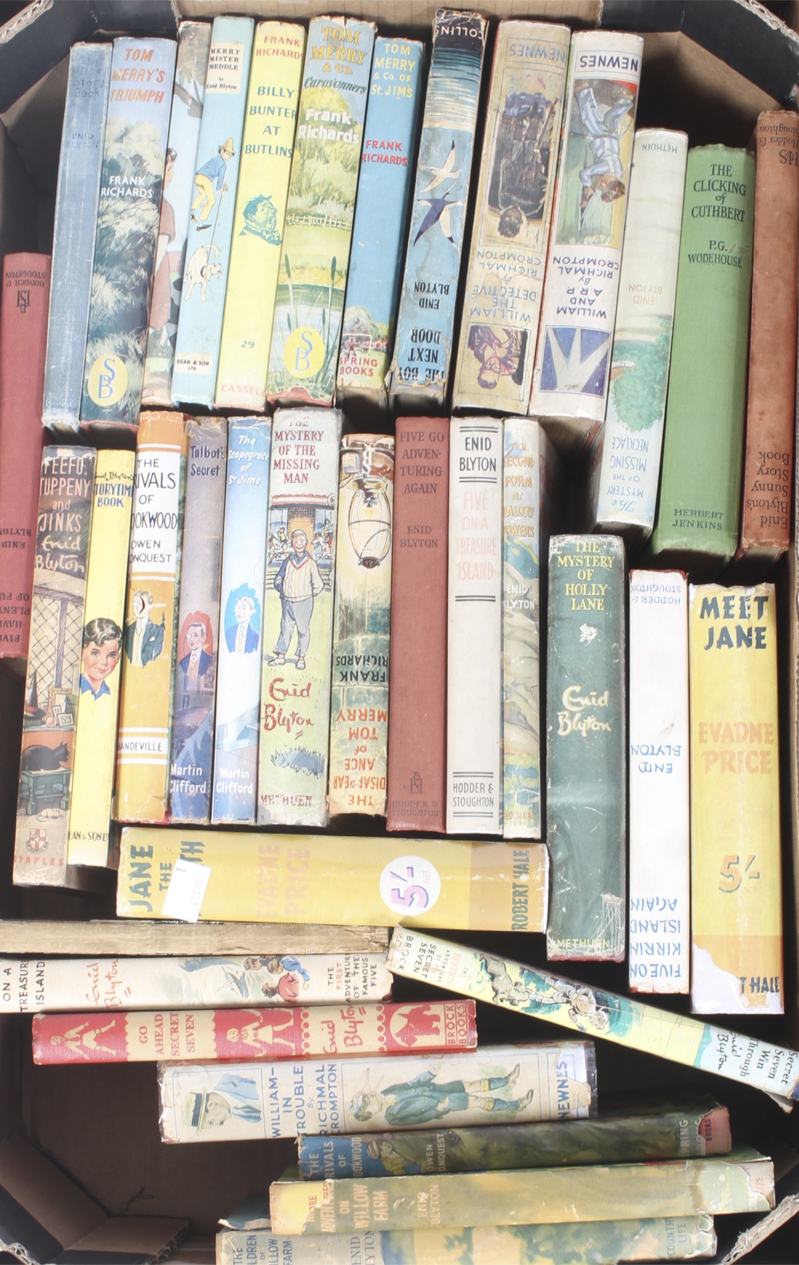 A large collection of vintage novel books. - Image 2 of 8