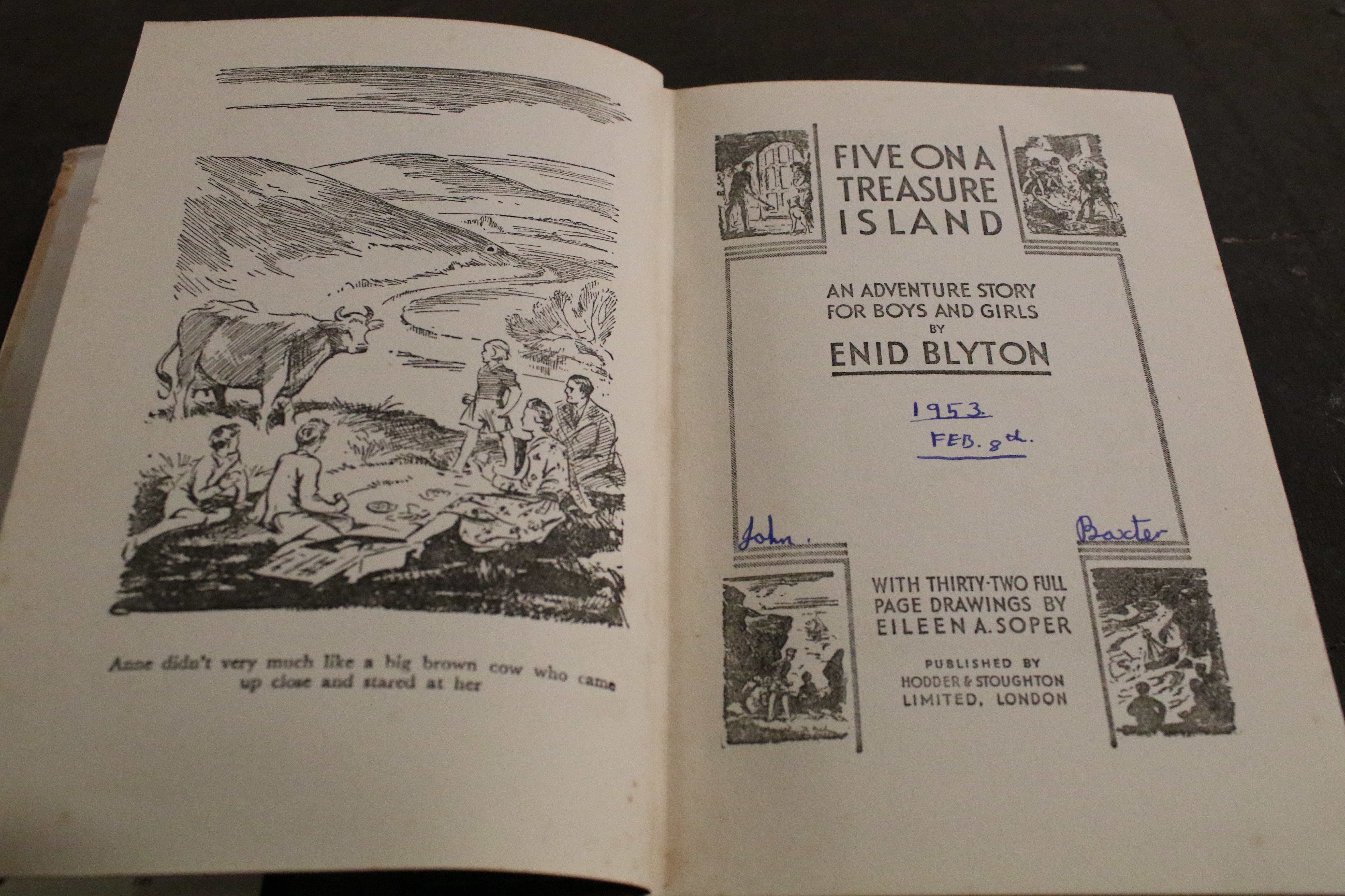 A large collection of vintage novel books. - Image 6 of 8