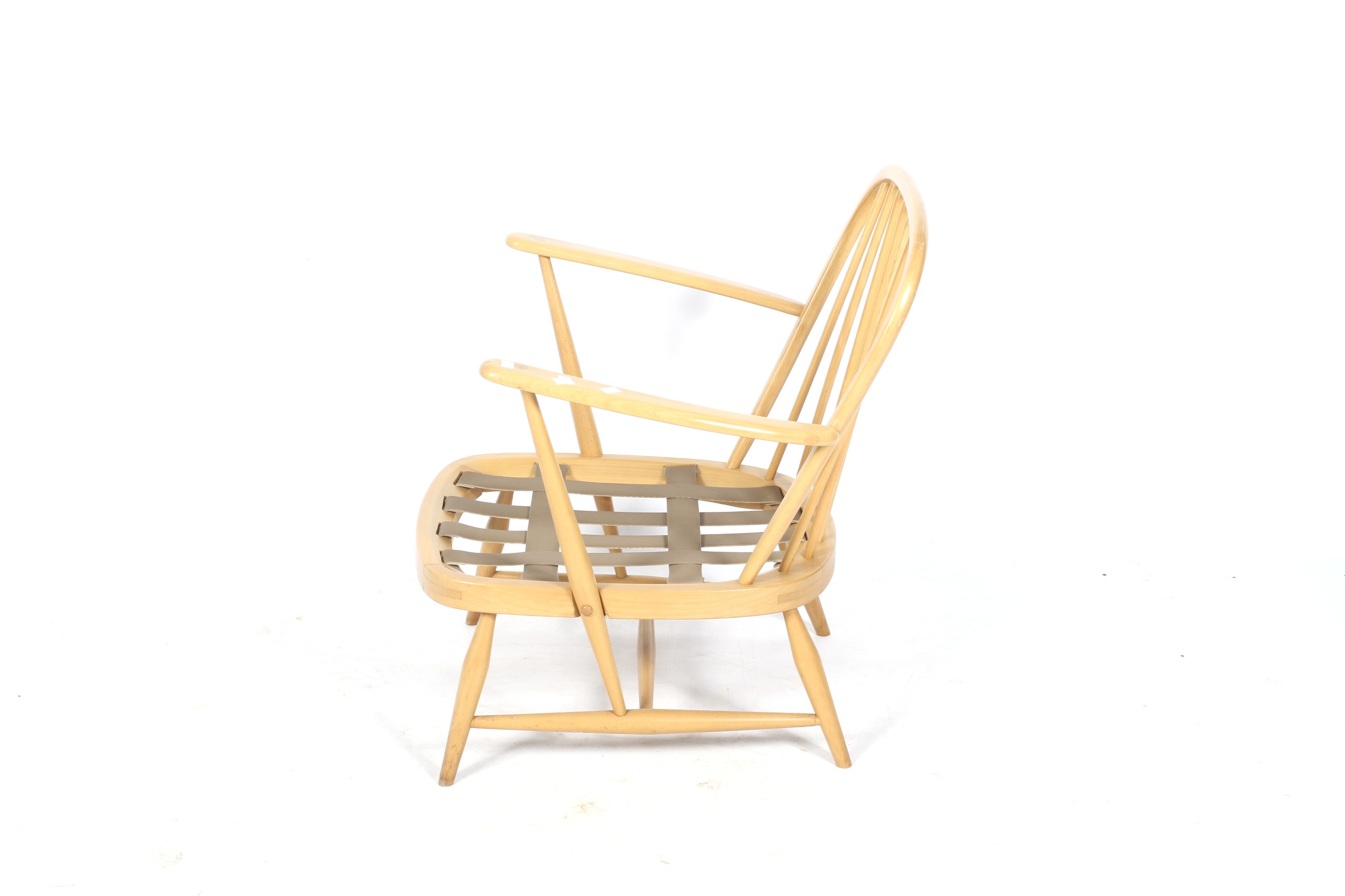 A circa 1980 Ercol 334 Windsor easy open arm chair. - Image 3 of 3