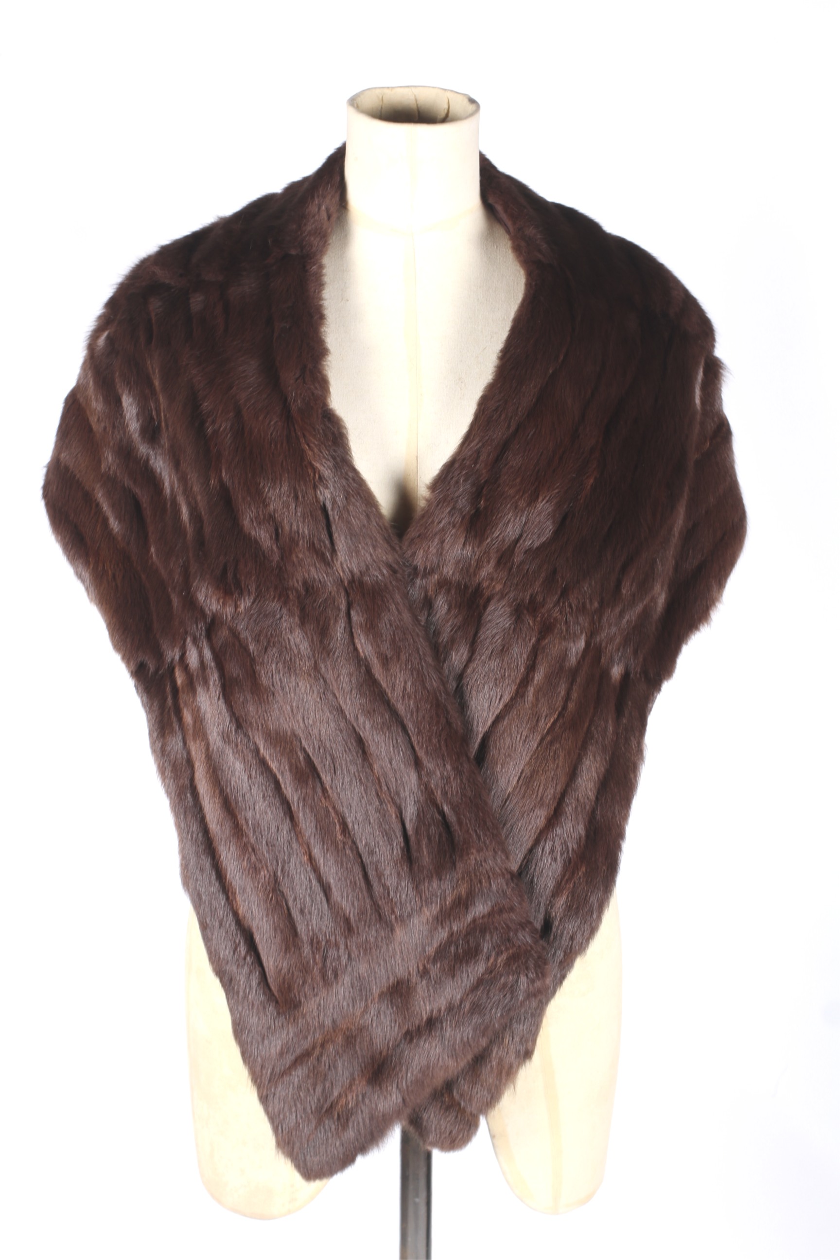 A vintage mink fur stole and a collar. - Image 2 of 2